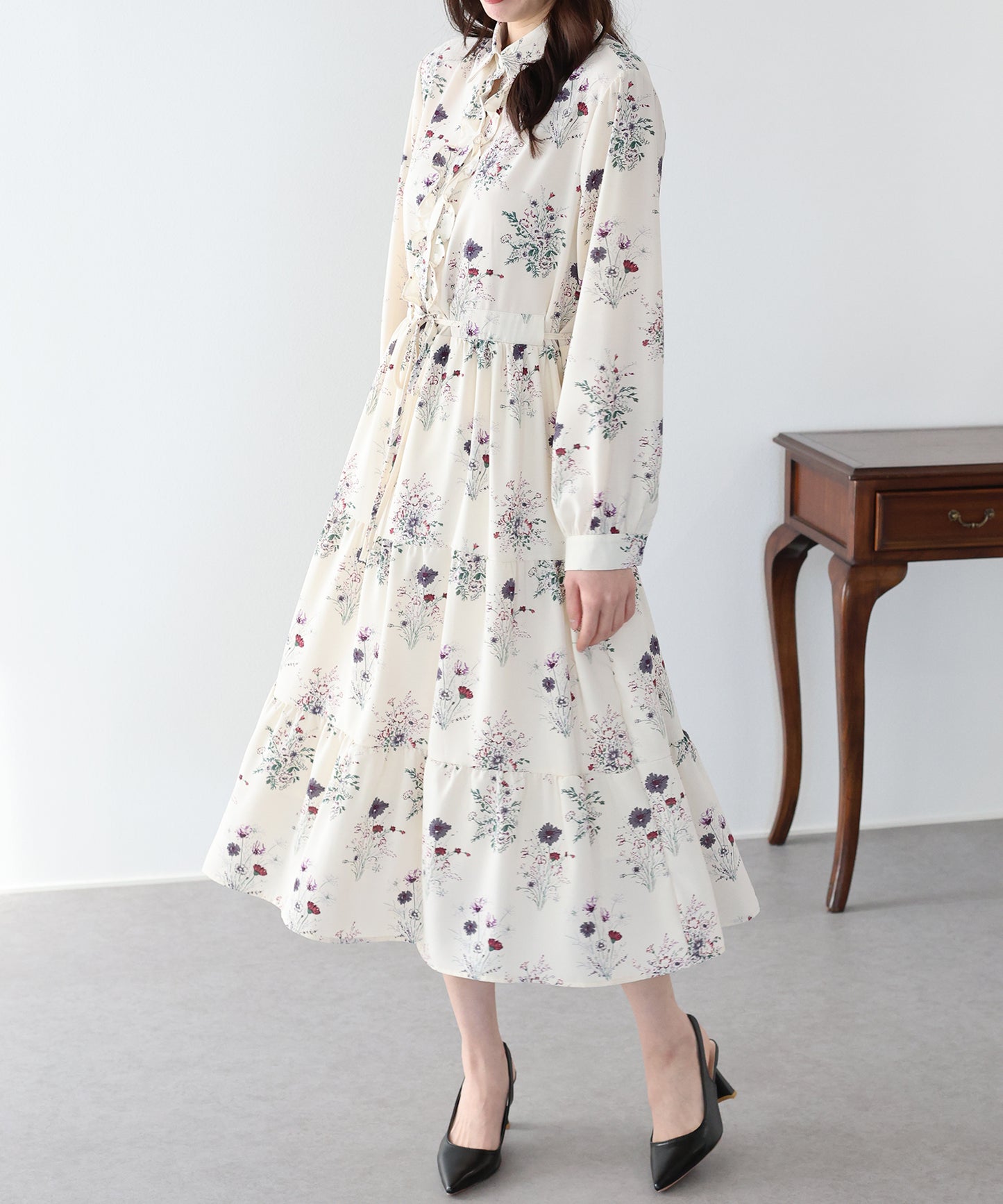 襟付きフリルワンピース