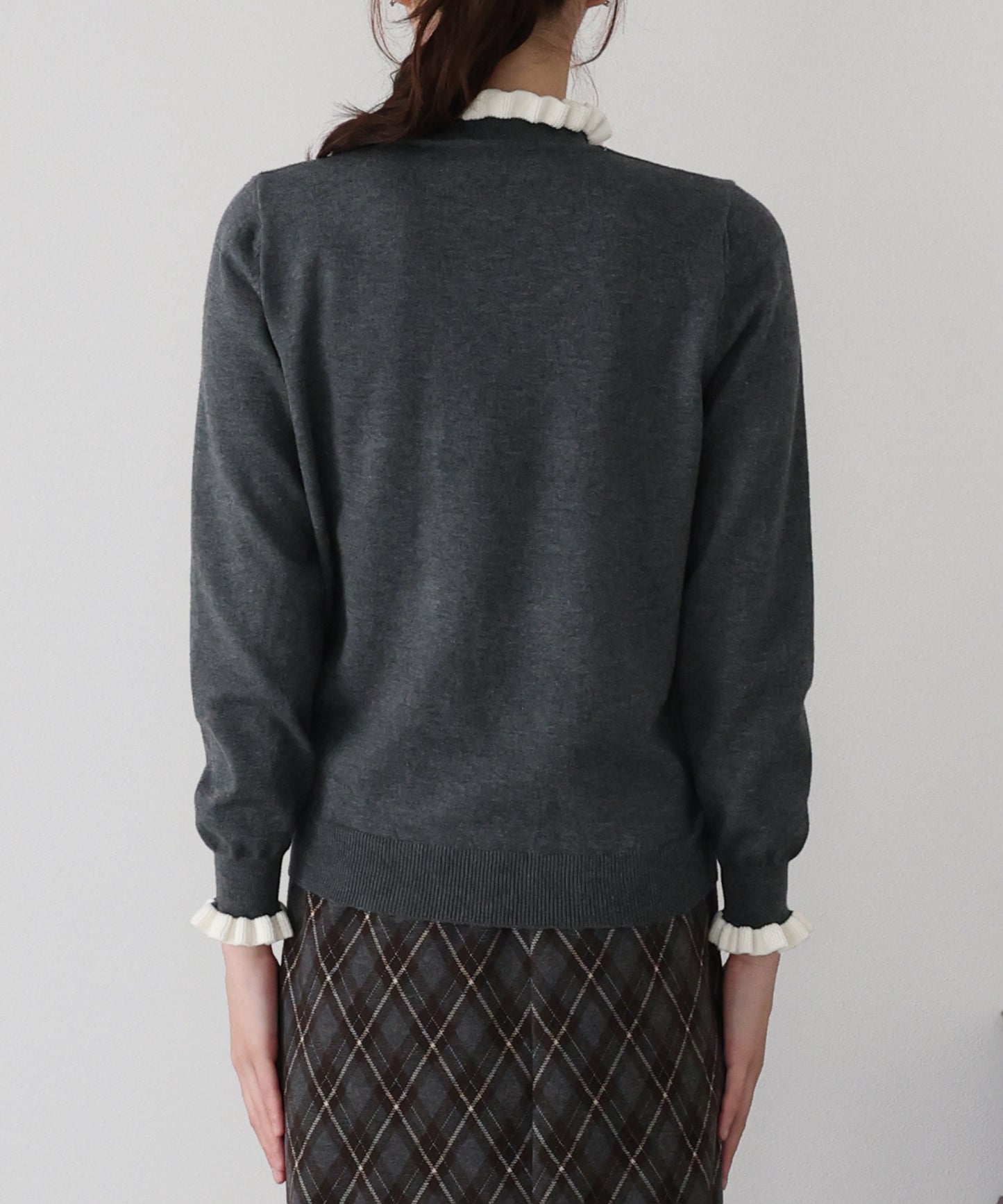 配色フリルハイネックニット