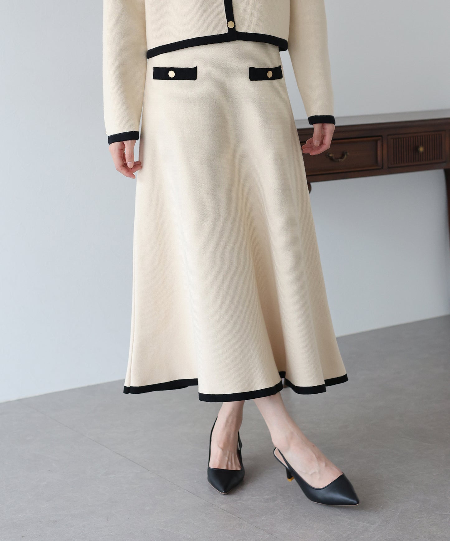 【TIME SALE】金ボタンバイカラーニットスカート