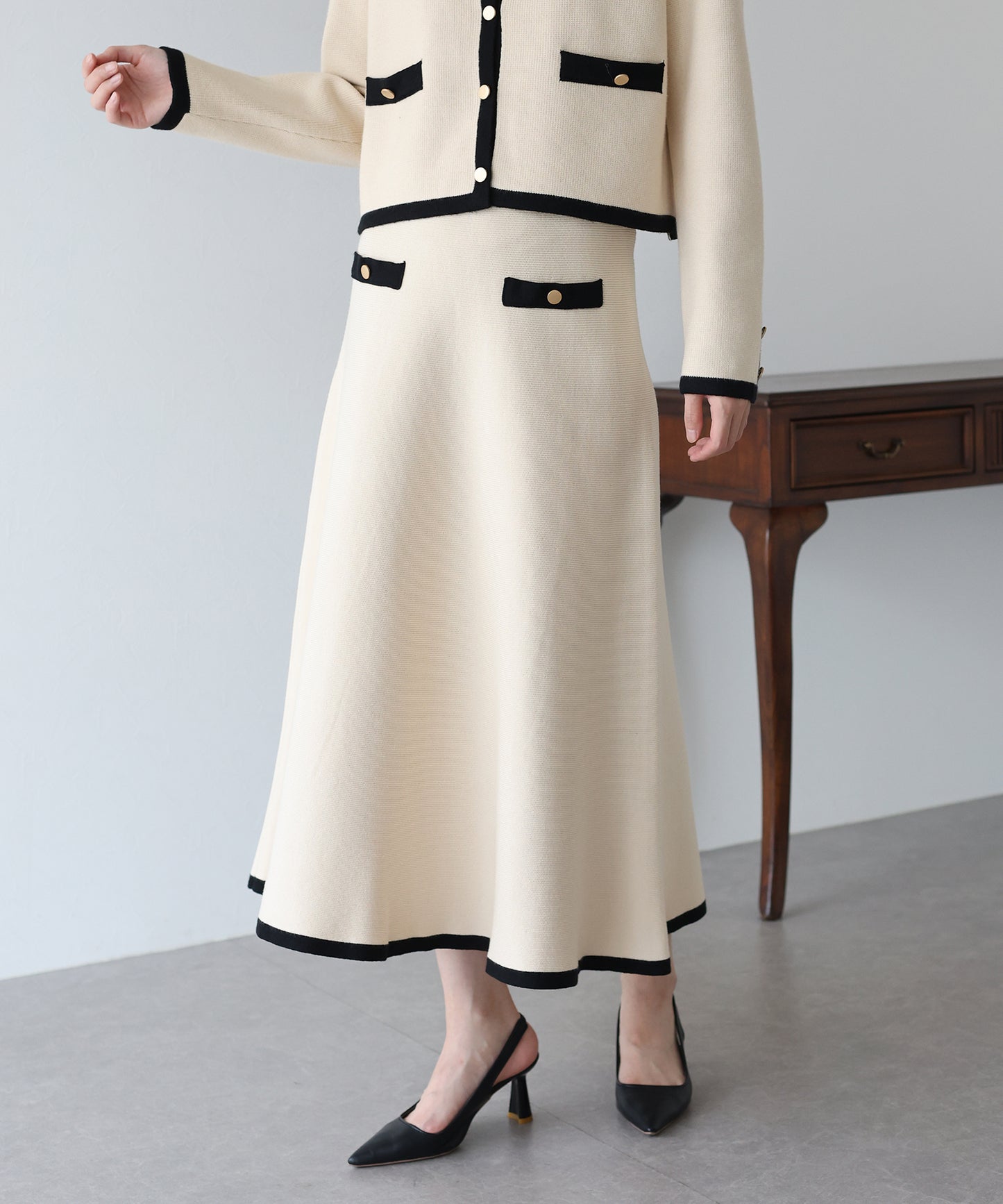 【TIME SALE】金ボタンバイカラーニットスカート