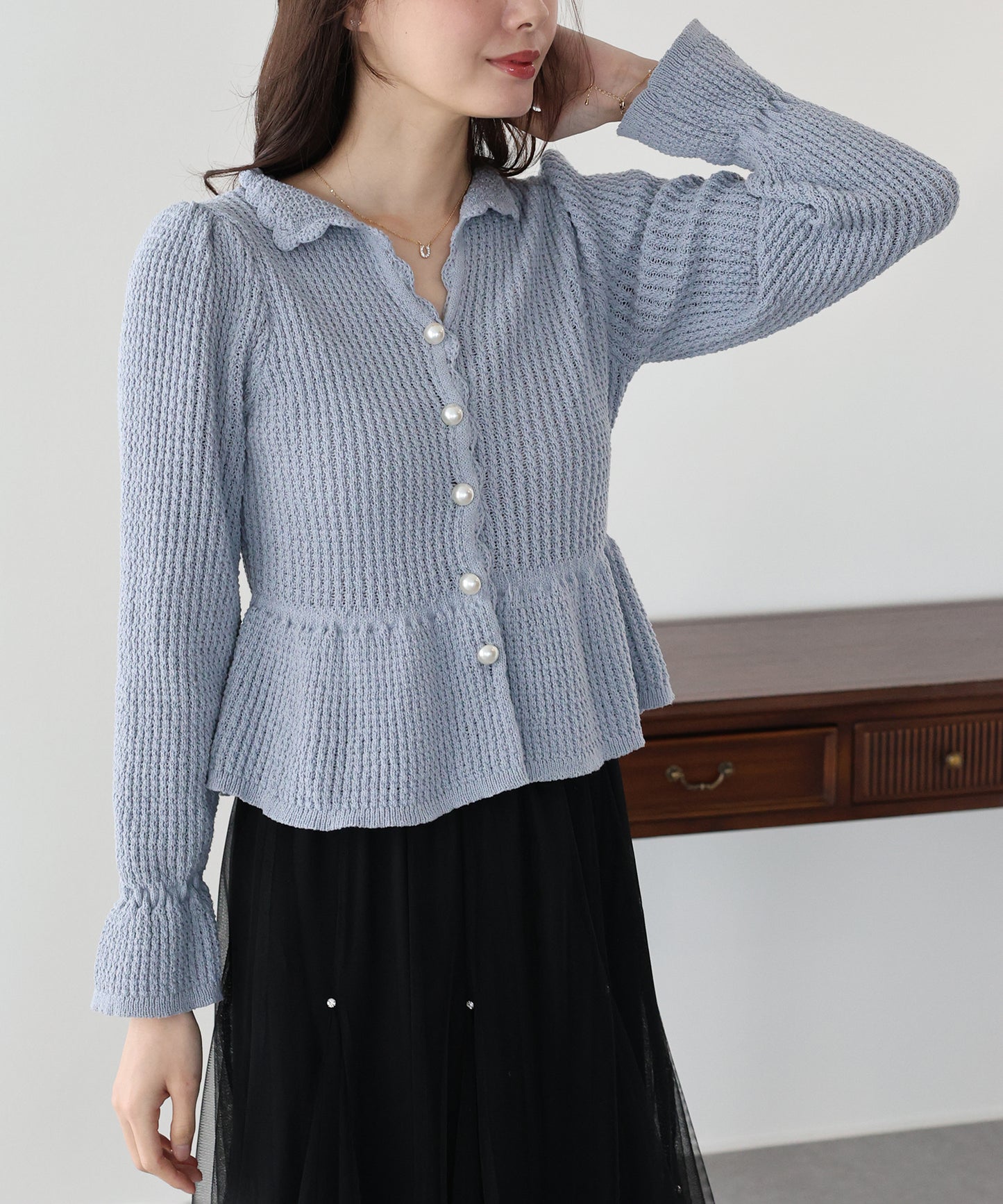 パールボタンペプラムニット