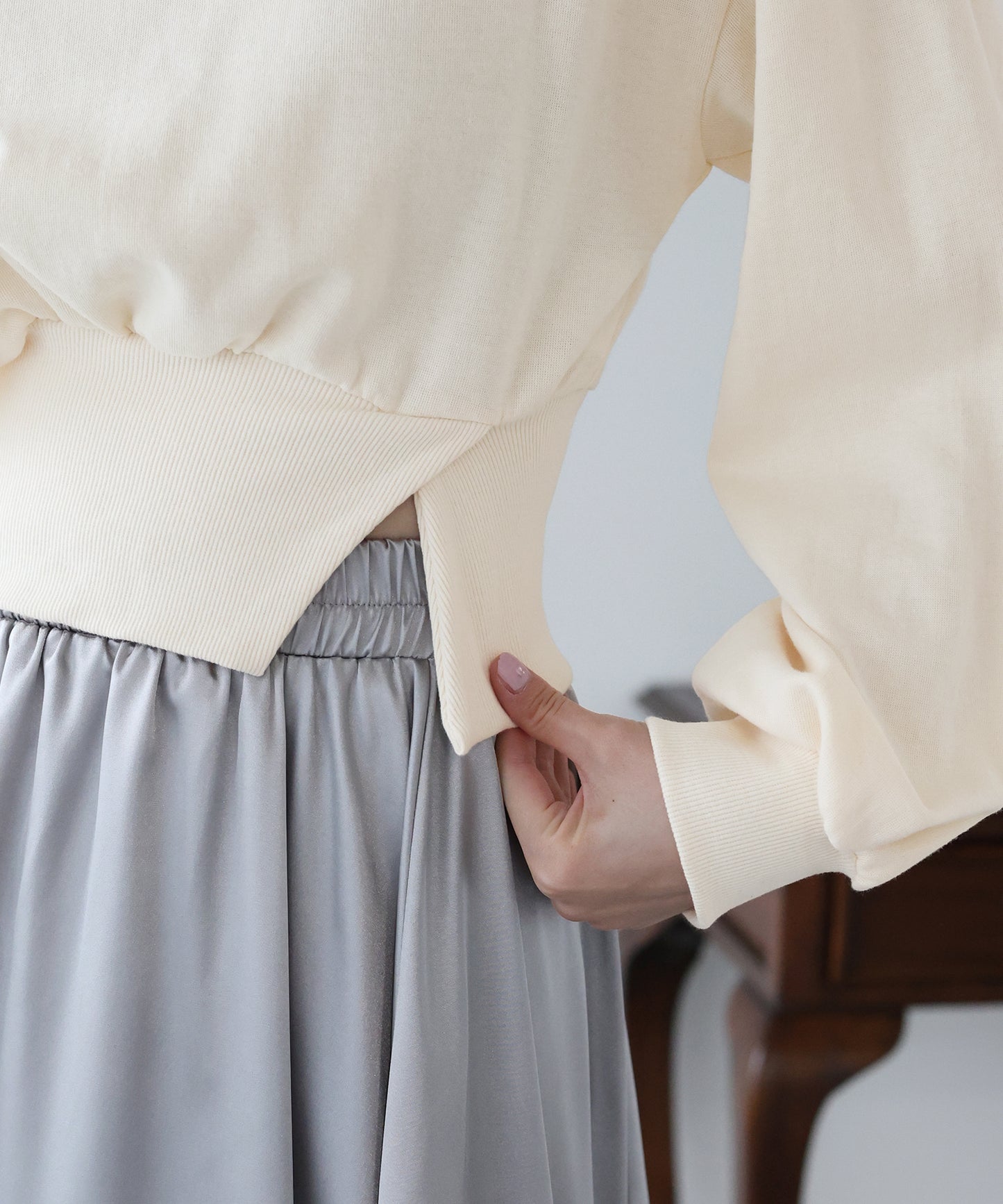 オフショルダースウェット