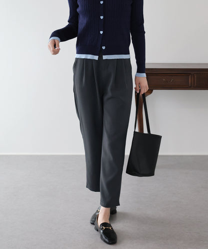 スリムテーパードパンツ