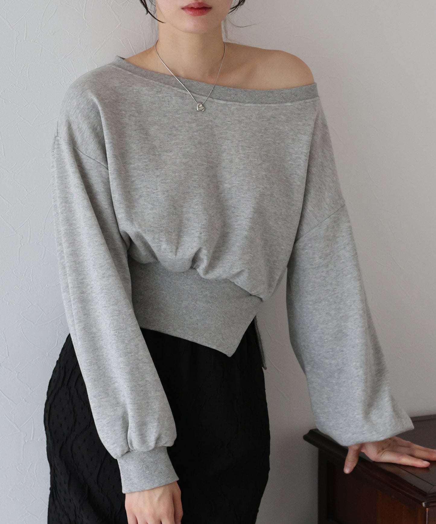 【早割5％OFF】オフショルダースウェット