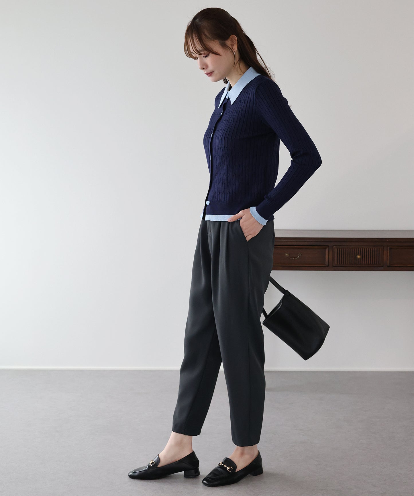 スリムテーパードパンツ