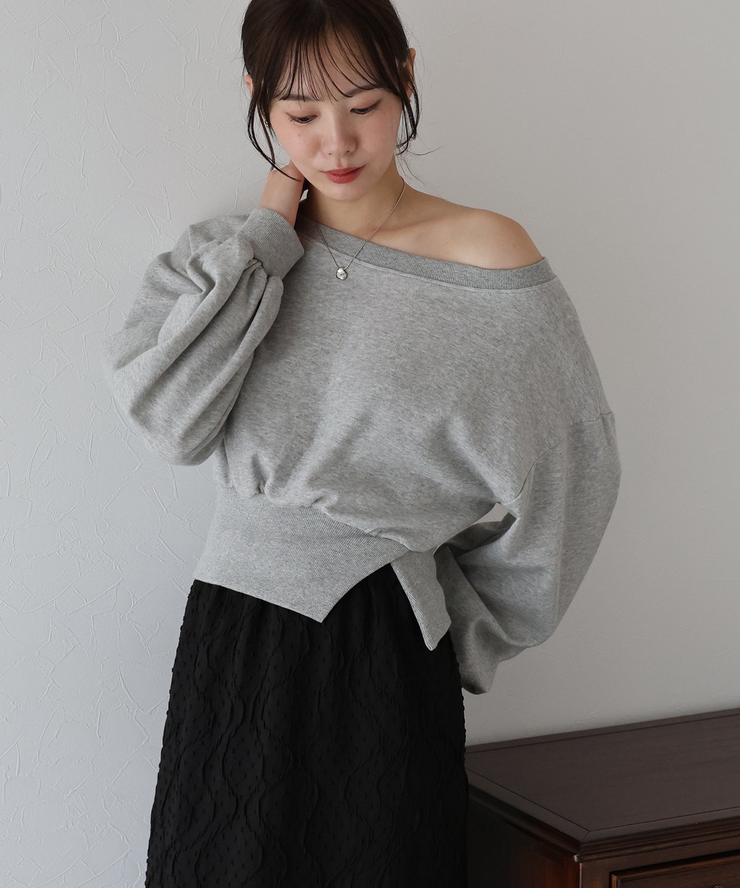 【早割5％OFF】オフショルダースウェット