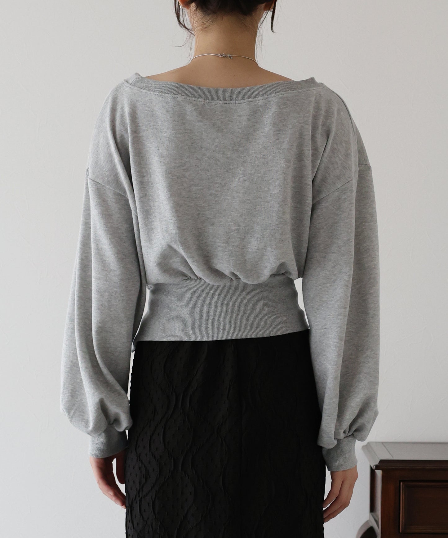 オフショルダースウェット