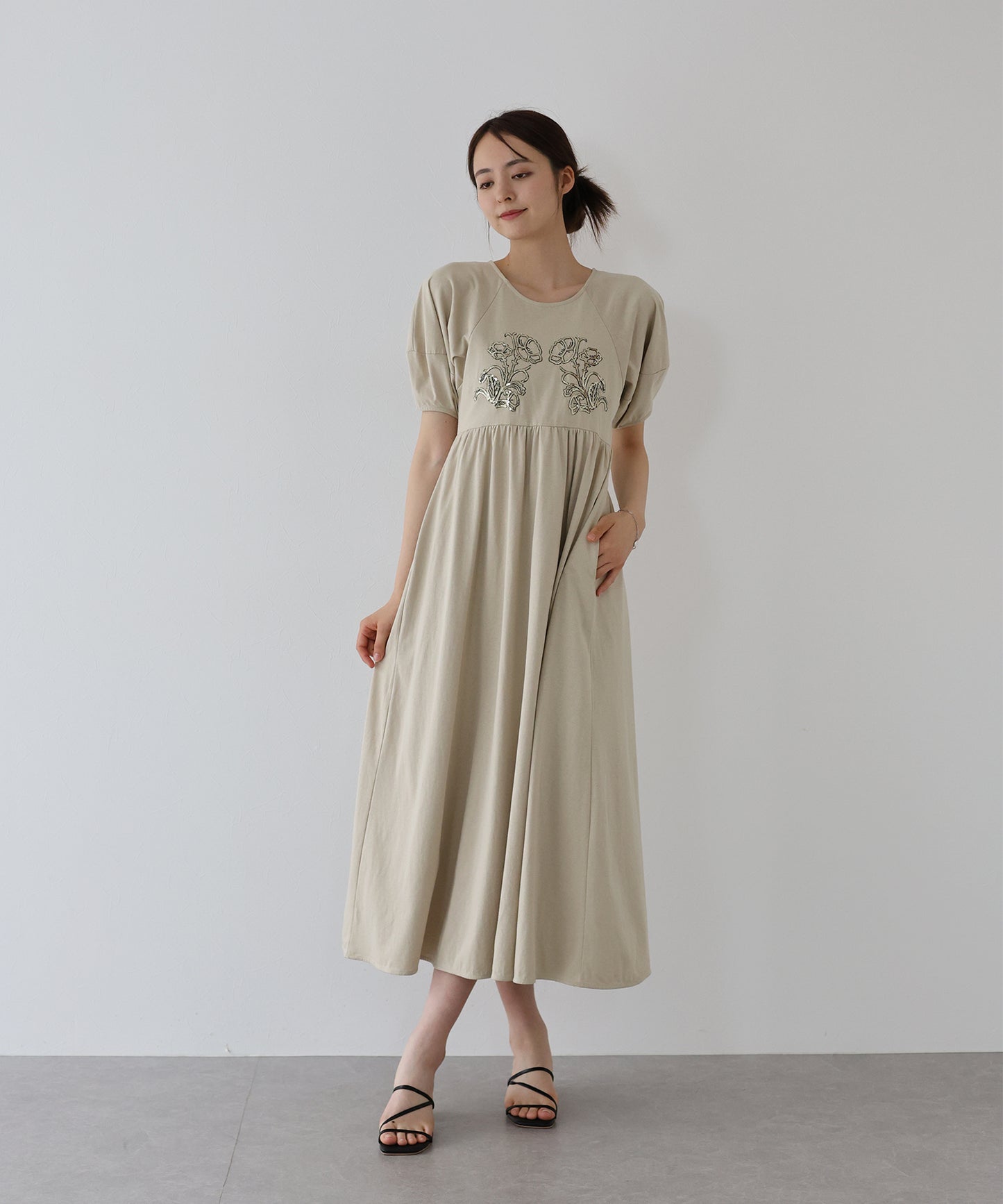 【新商品限定5％OFF（火）】 スパンコール刺繍カットソーワンピース[J by blue]