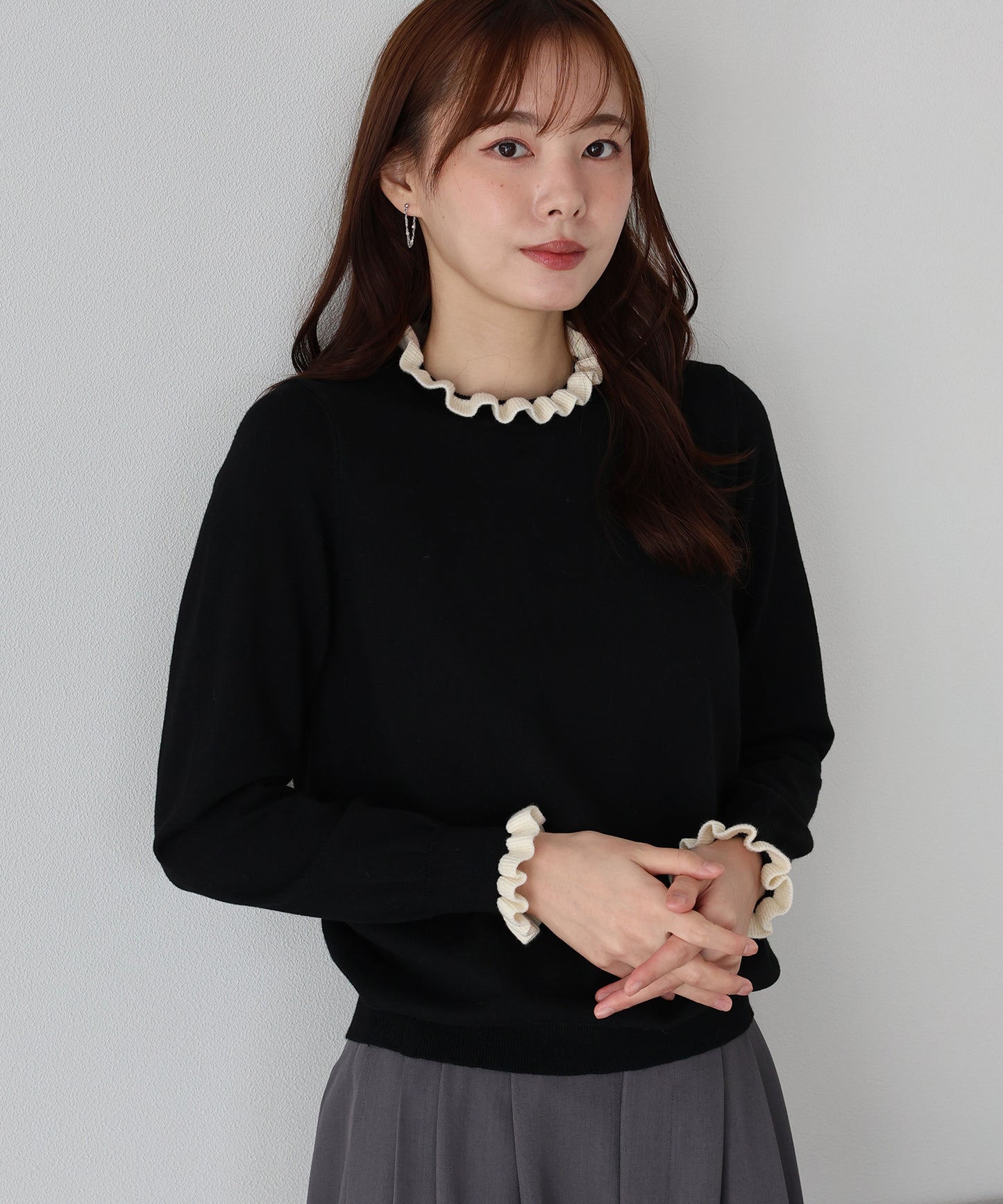 配色フリルハイネックニット