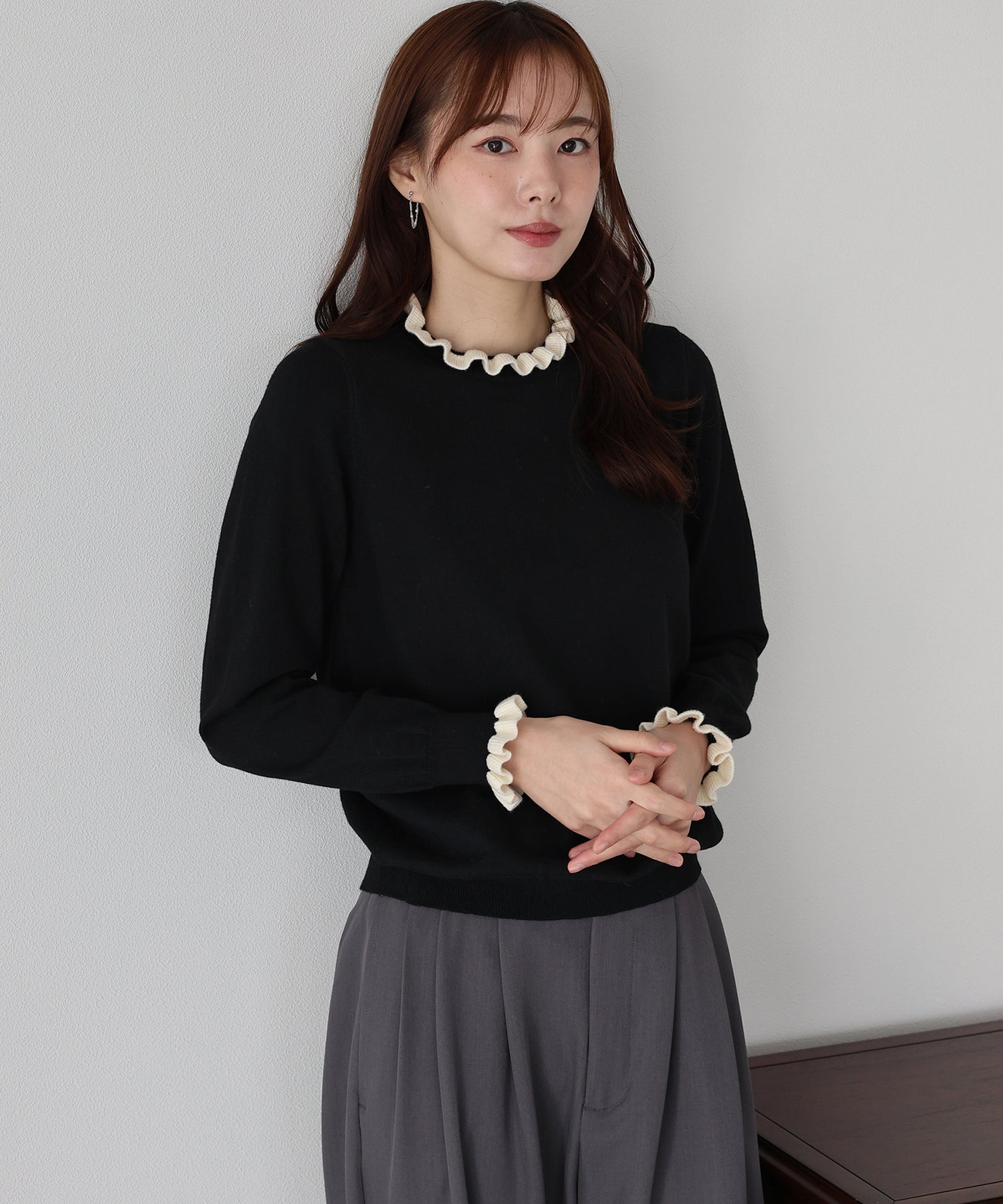 配色フリルハイネックニット