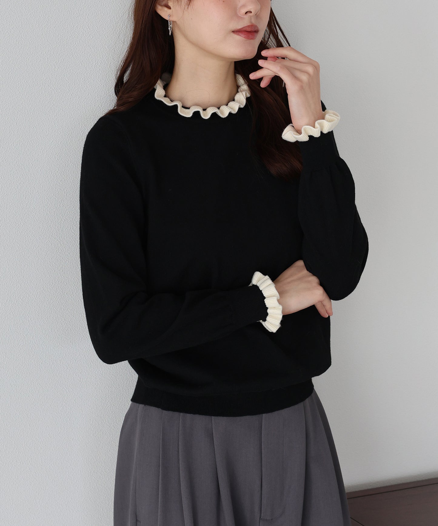 配色フリルハイネックニット