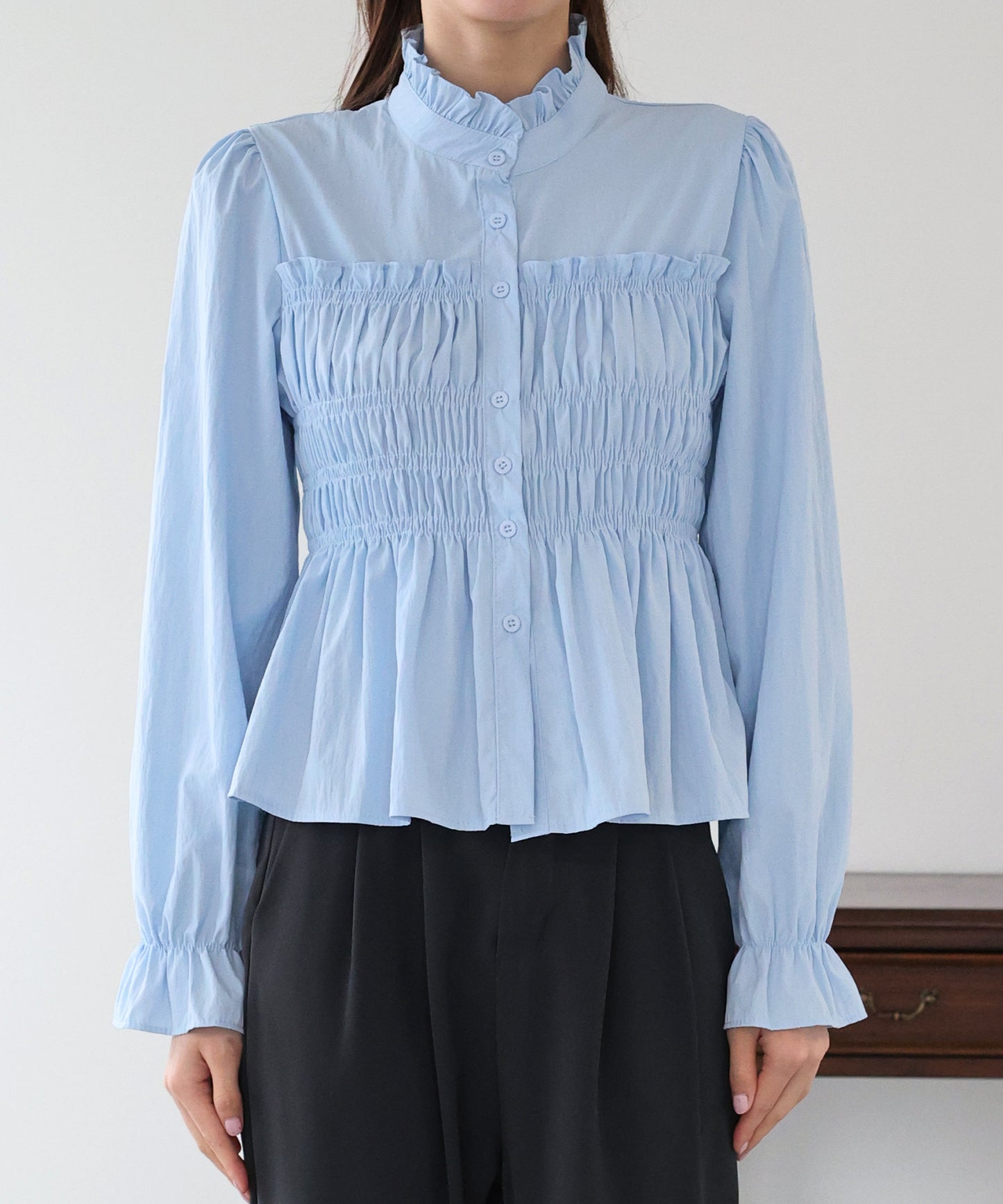 フリルネックシャーリングブラウス【ネコポス】