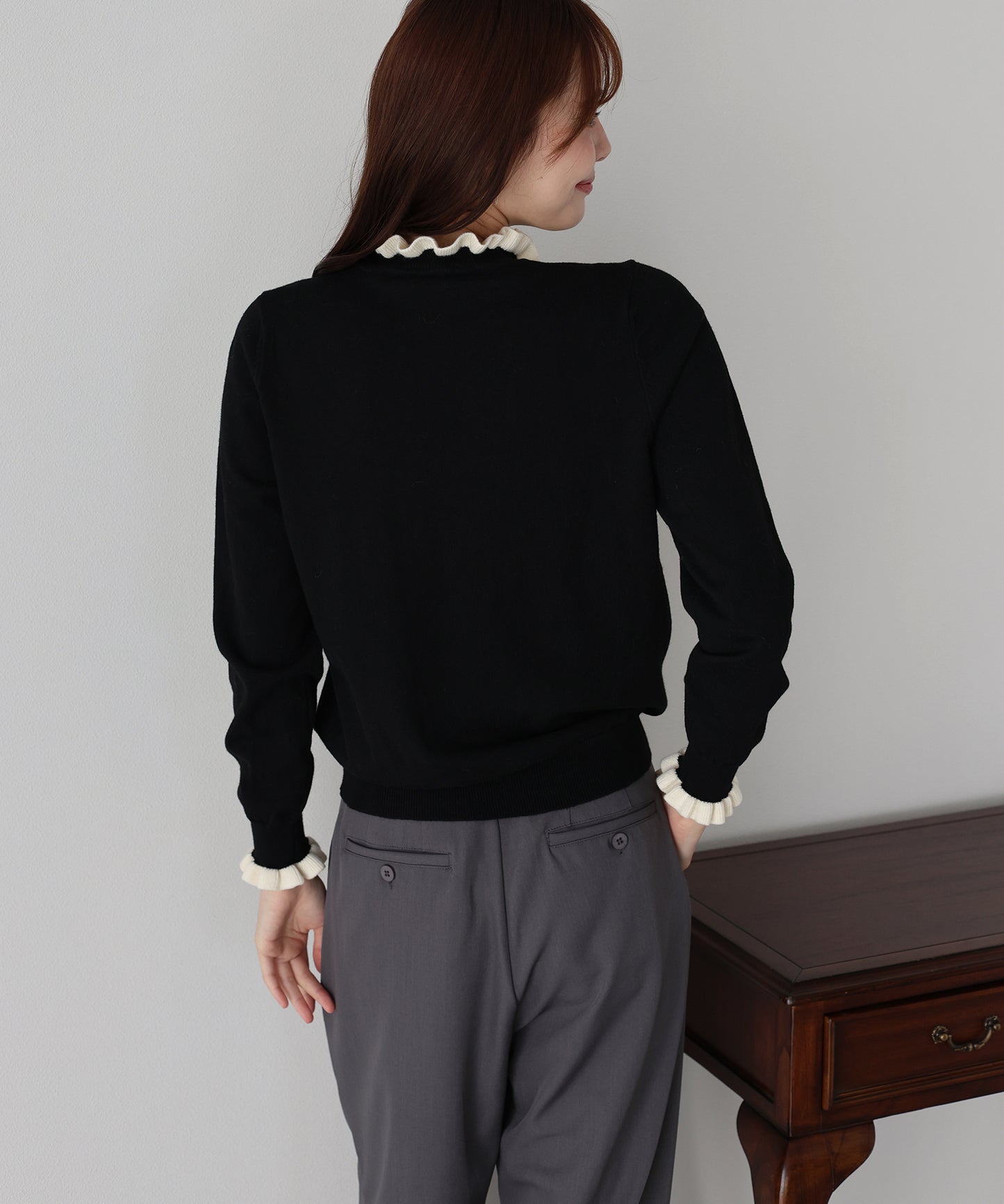 配色フリルハイネックニット