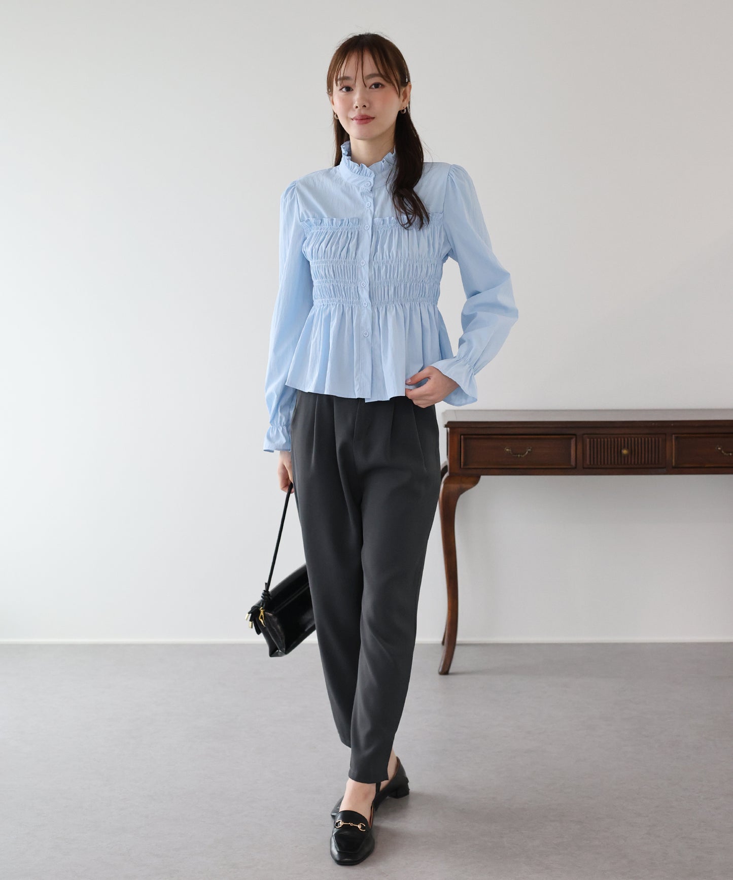 スリムテーパードパンツ