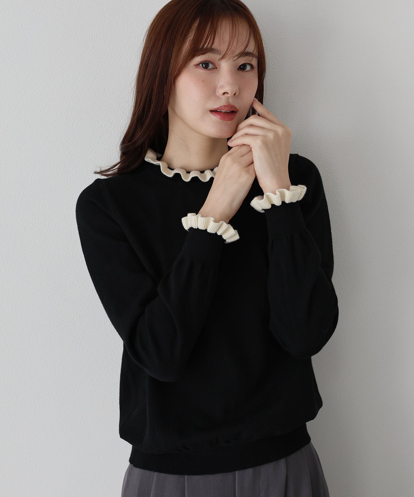 配色フリルハイネックニット