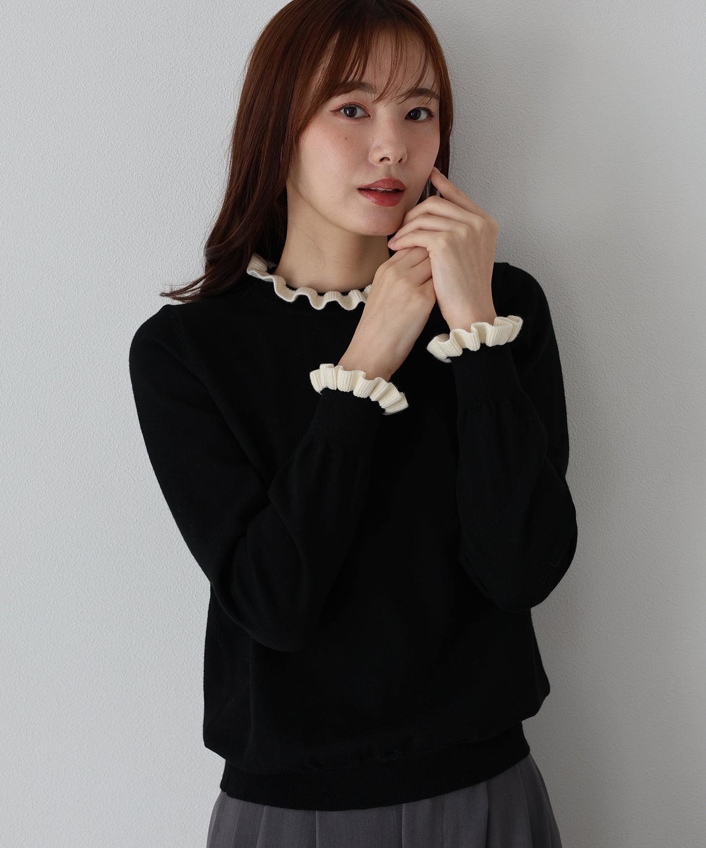 配色フリルハイネックニット