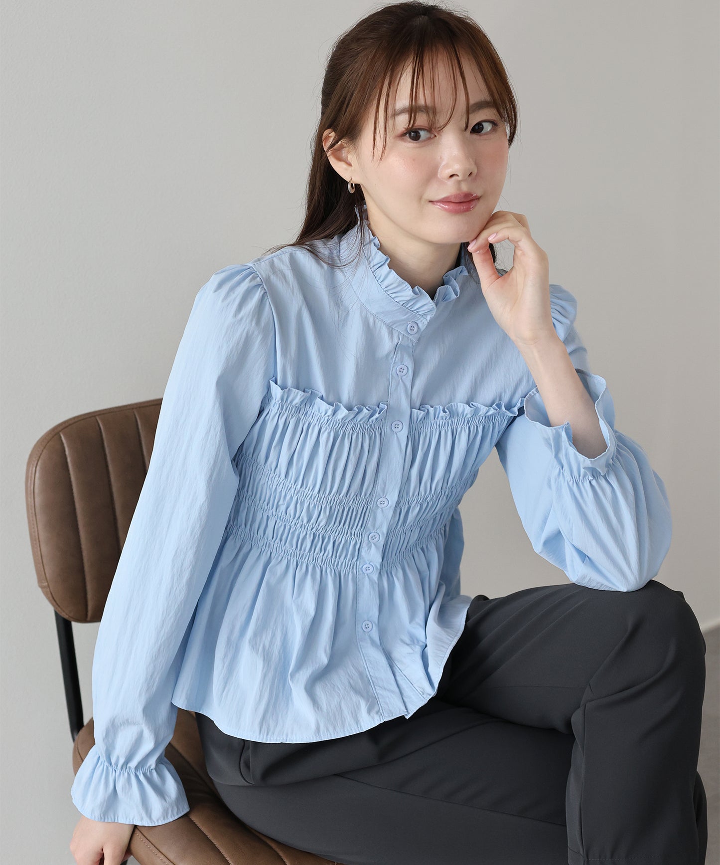 フリルネックシャーリングブラウス【ネコポス】