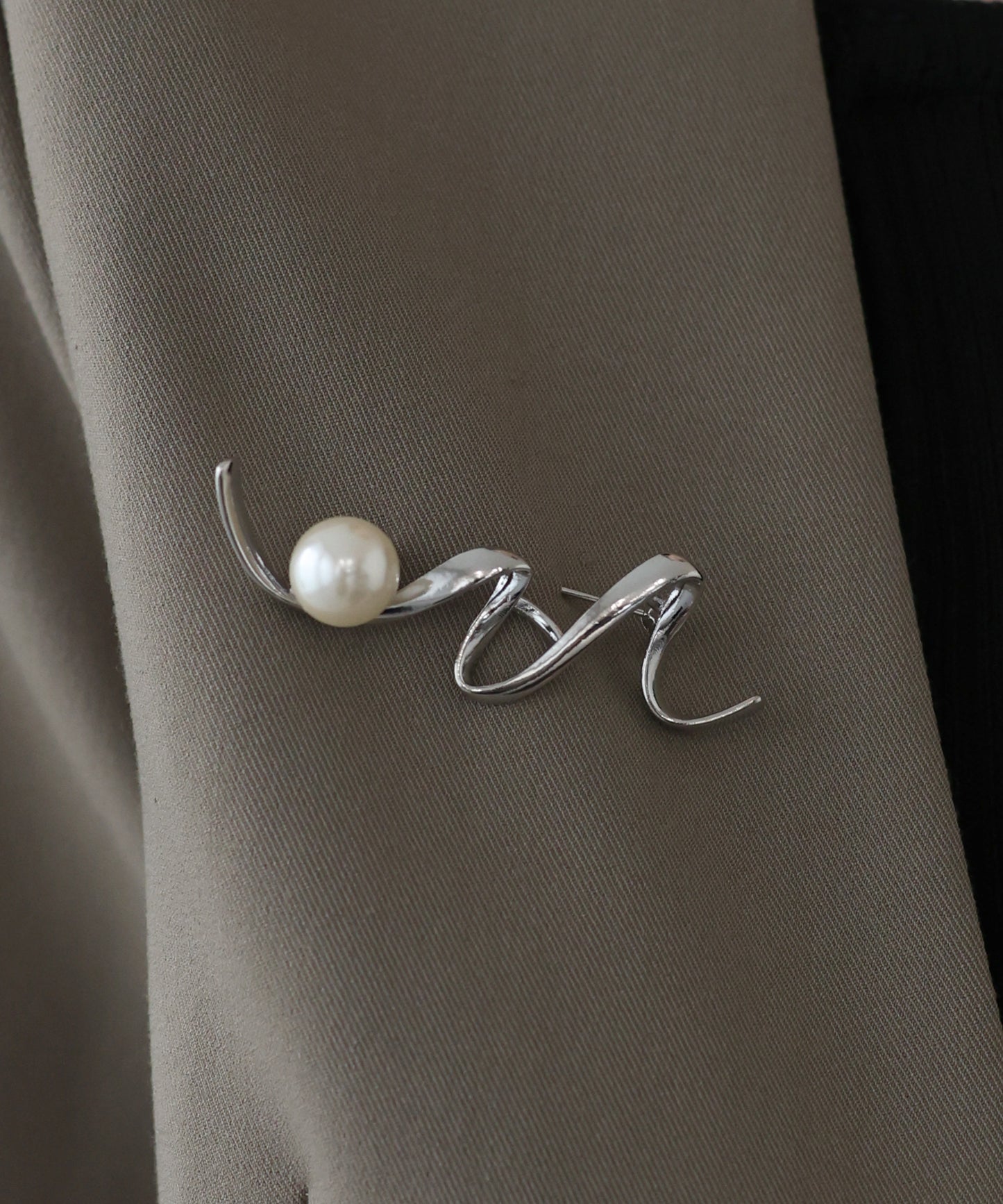 メタルライン＆パールブローチ【ネコポス】