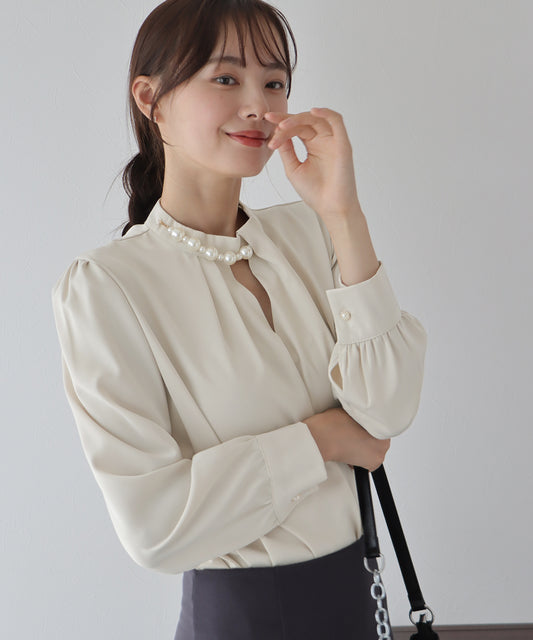 【SALE】パール付きスタンドカラーブラウス【ネコポス】