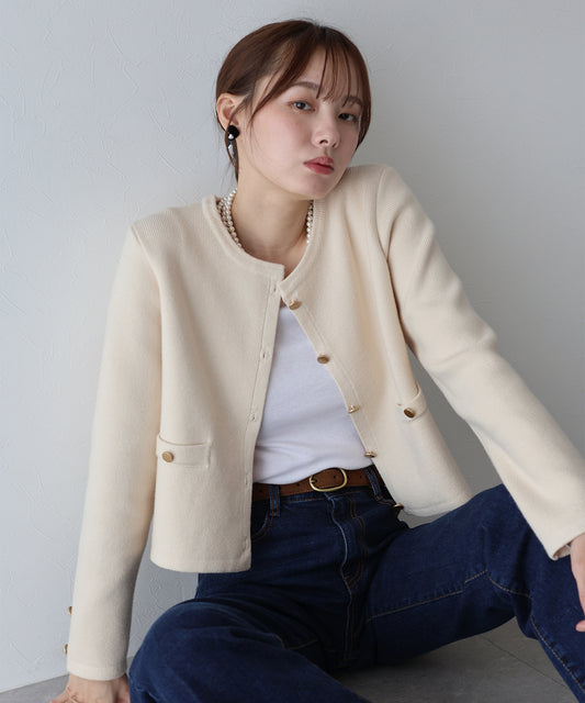 金ボタンノーカラーニットジャケット
