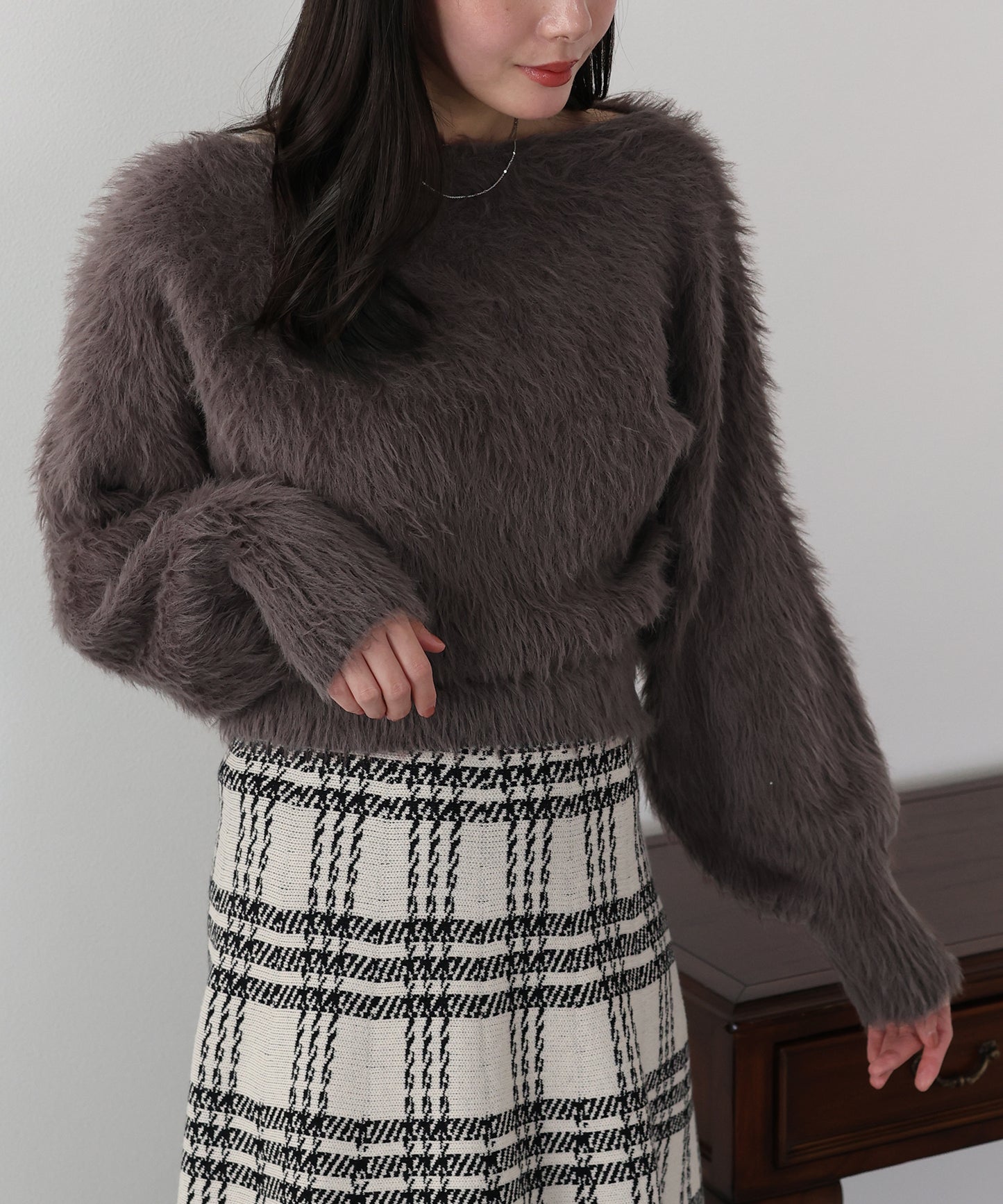 オフショルシャギーニット