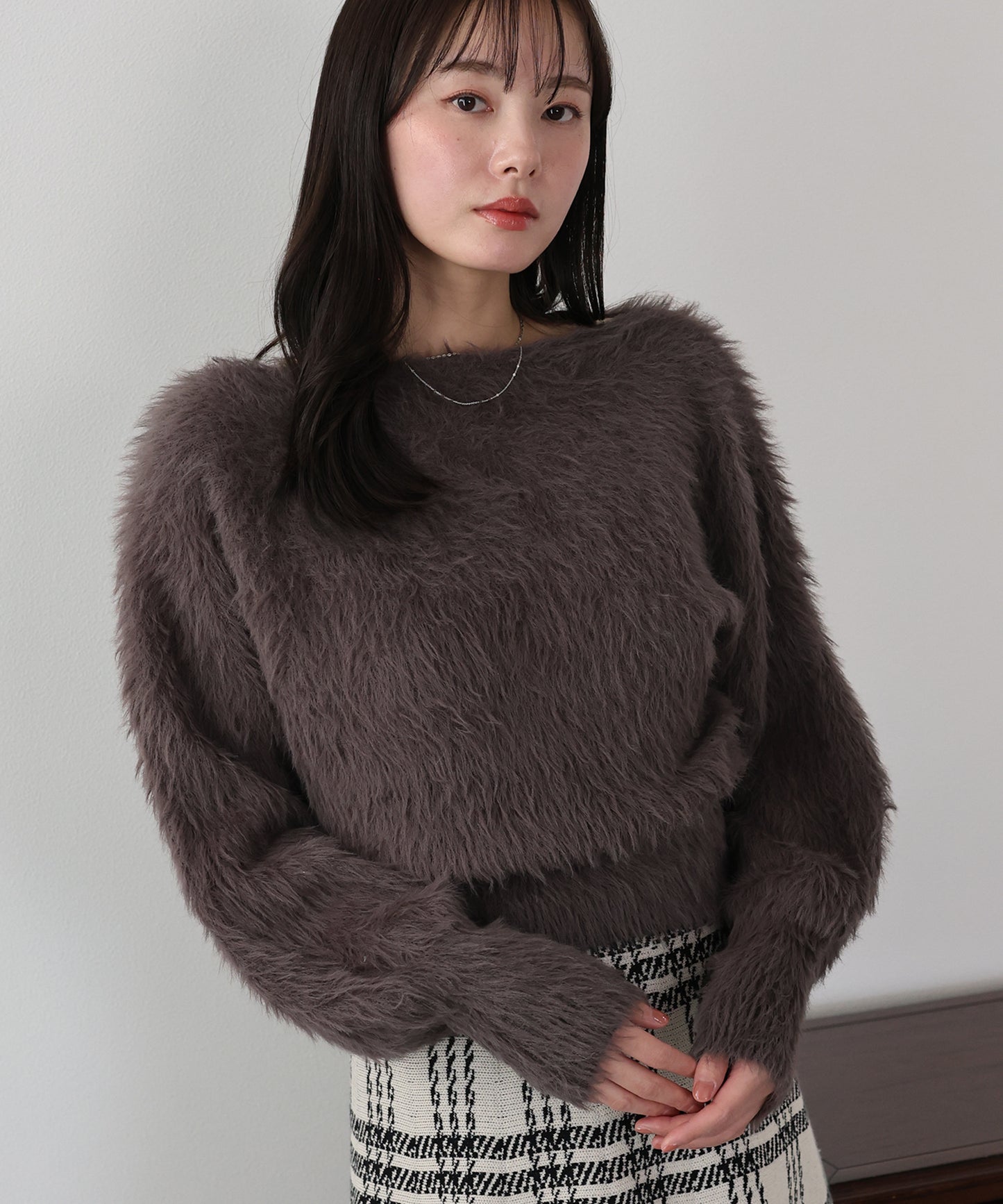 オフショルシャギーニット