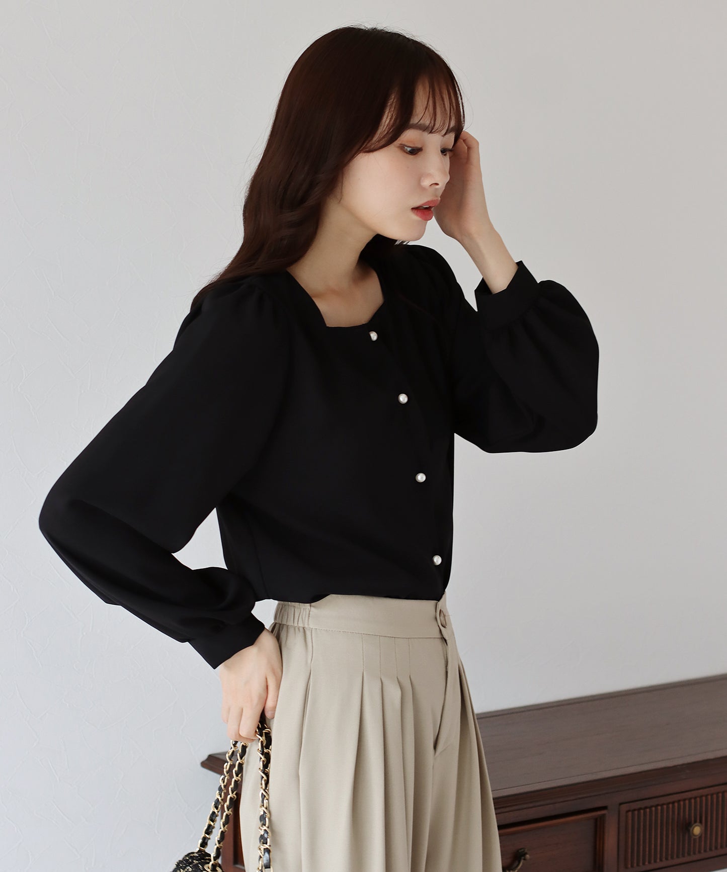 スクエアネックパールボタンブラウス【ネコポス】