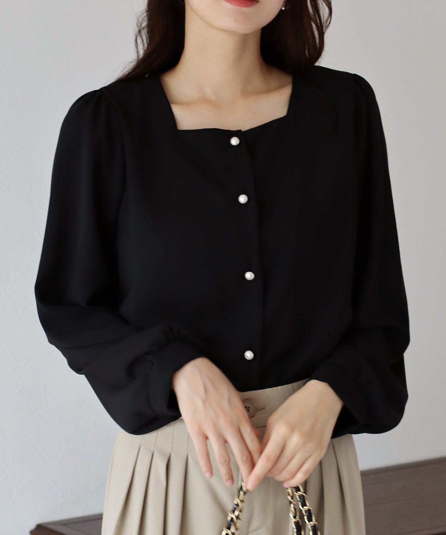 スクエアネックパールボタンブラウス【ネコポス】