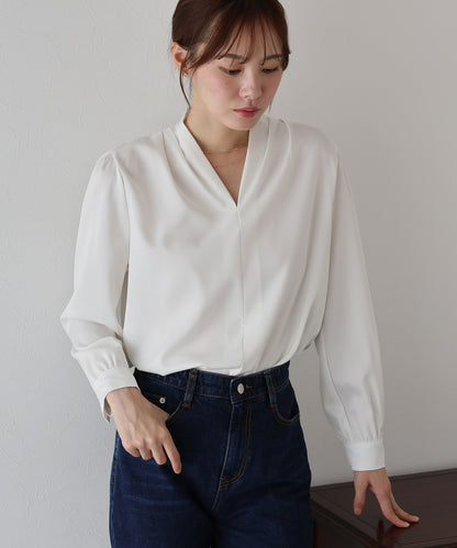 Vネックタックサテンブラウス【ネコポス】