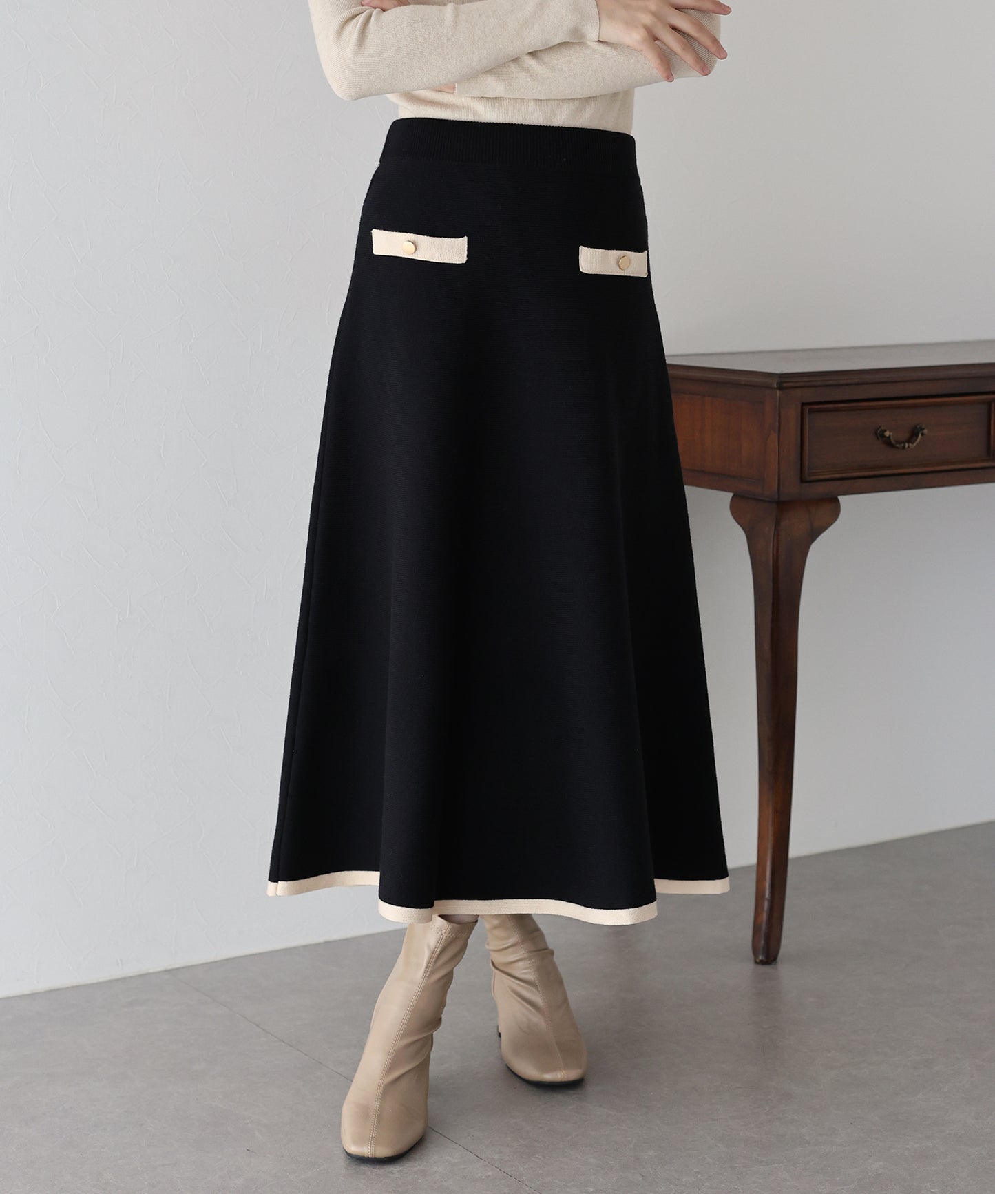 【TIME SALE】金ボタンバイカラーニットスカート