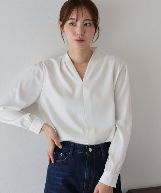 【早割5％OFF】Vネックタックサテンブラウス【ネコポス】