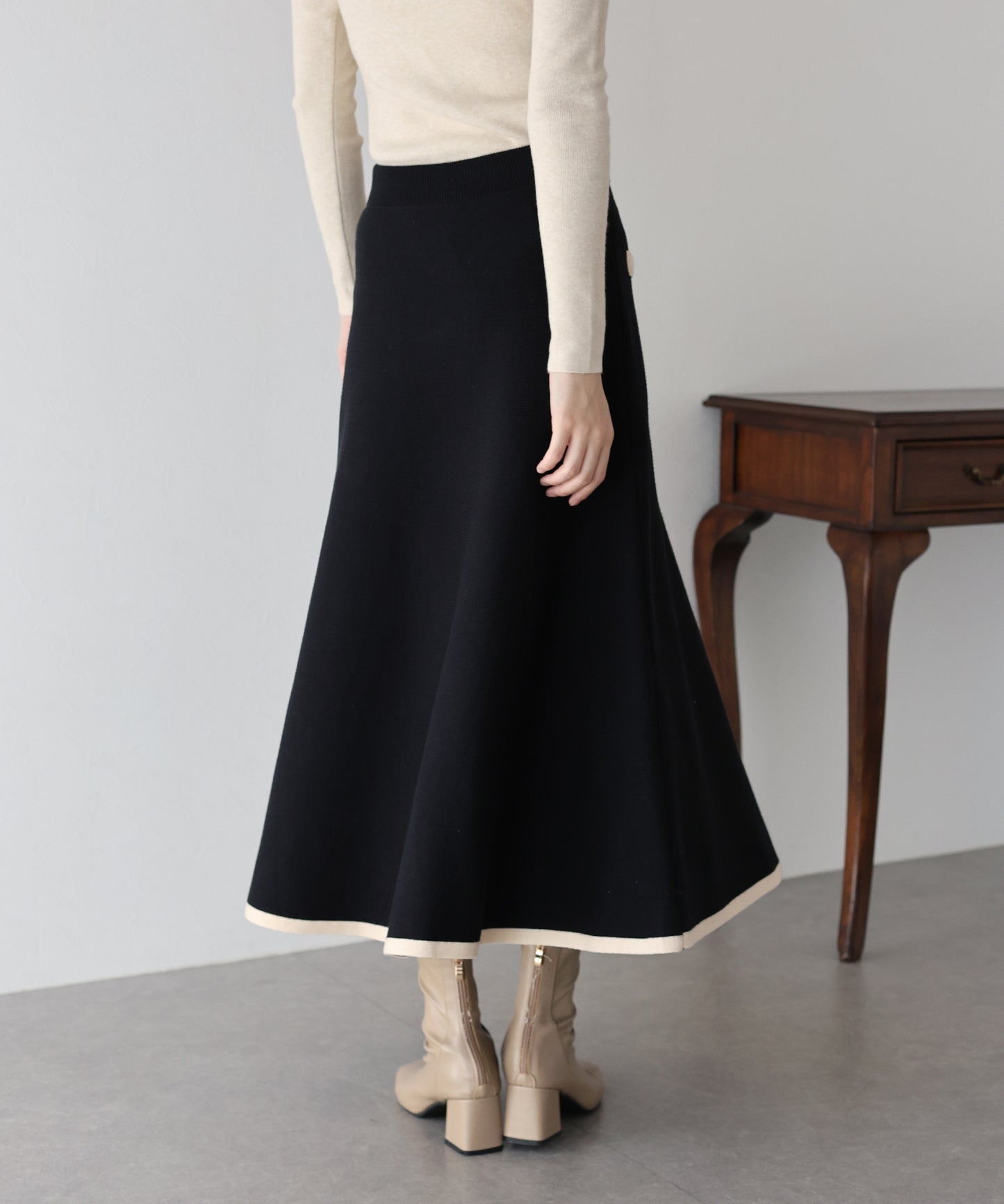 【TIME SALE】金ボタンバイカラーニットスカート