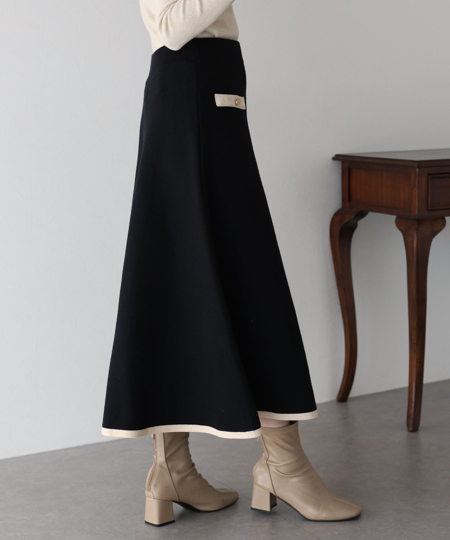 【TIME SALE】金ボタンバイカラーニットスカート