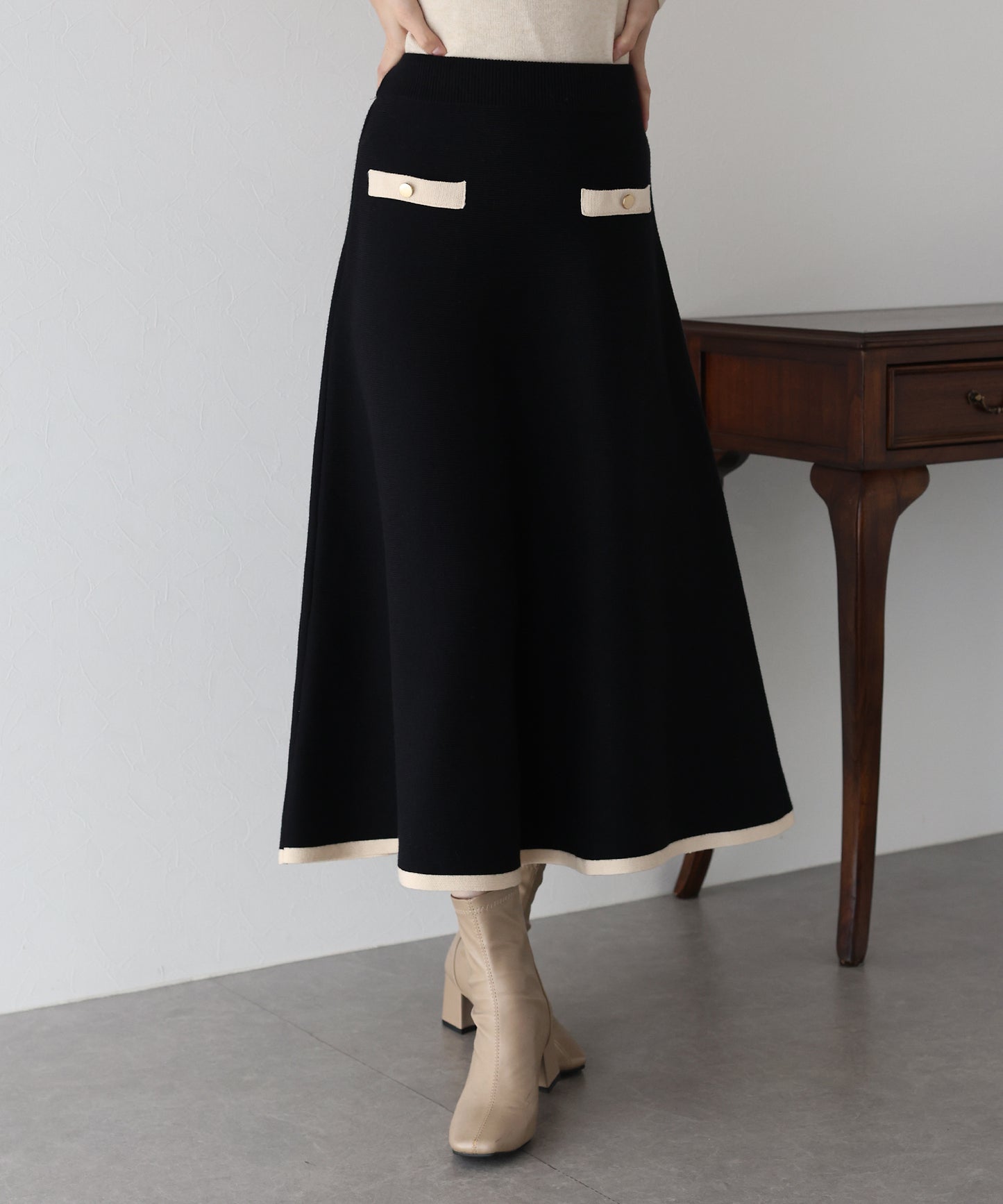 【TIME SALE】金ボタンバイカラーニットスカート