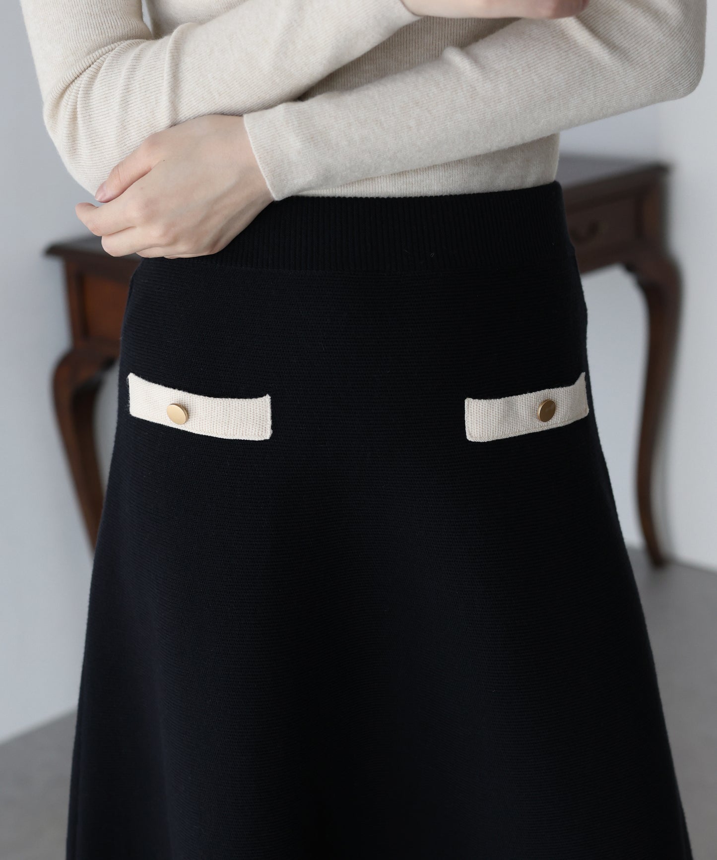 【TIME SALE】金ボタンバイカラーニットスカート