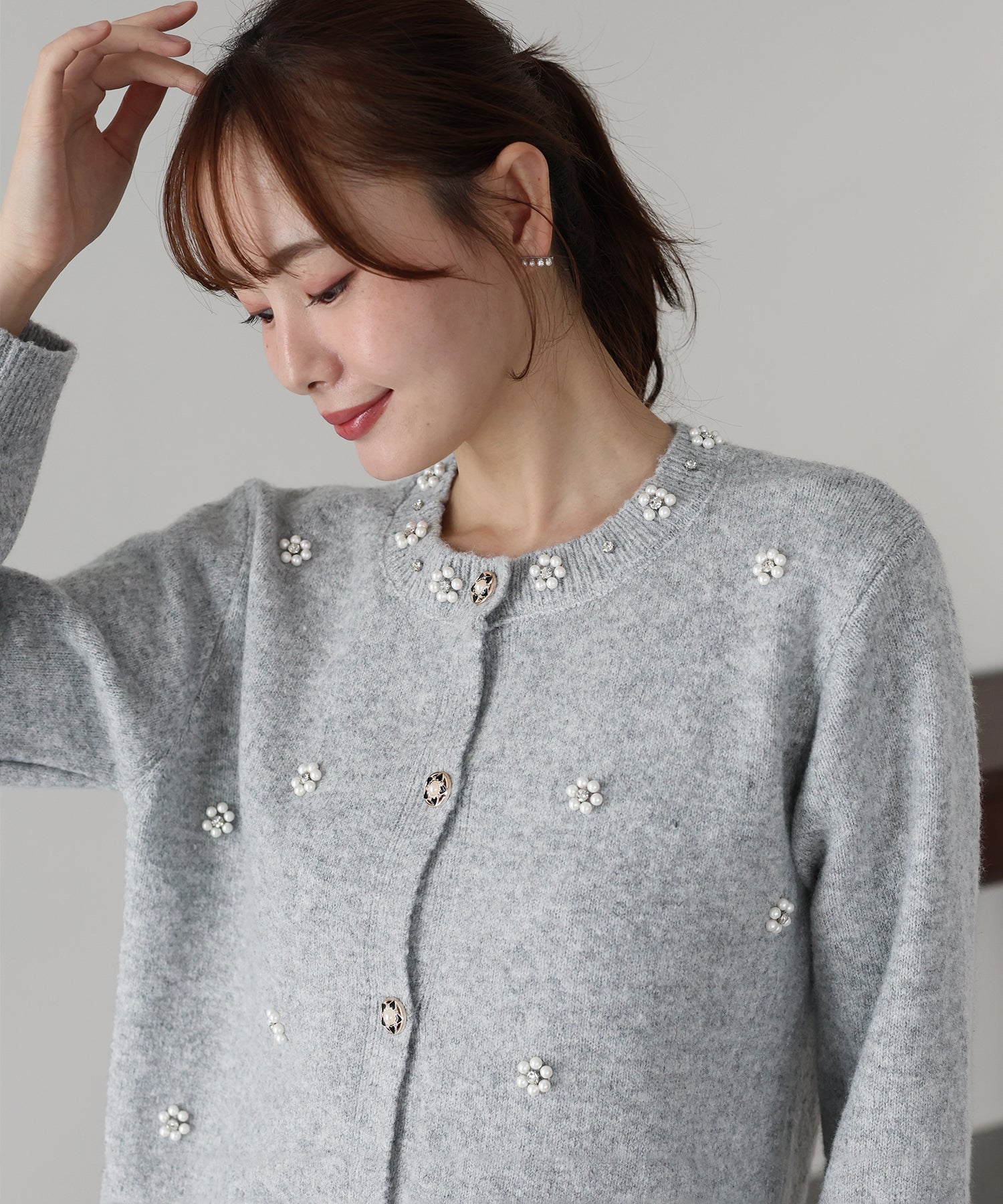 EM フラワービジューカーディガン　ベージュ EMMEL REFINES＞EM フラワー ビジュー カーディガン （BEIGE