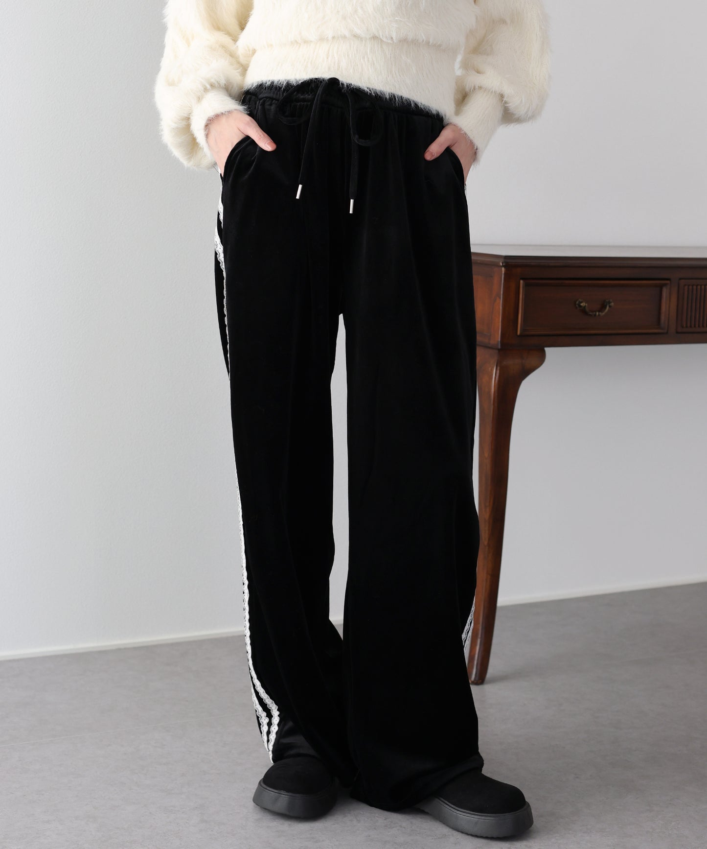 【早割5％OFF】サイドレースベロアパンツ