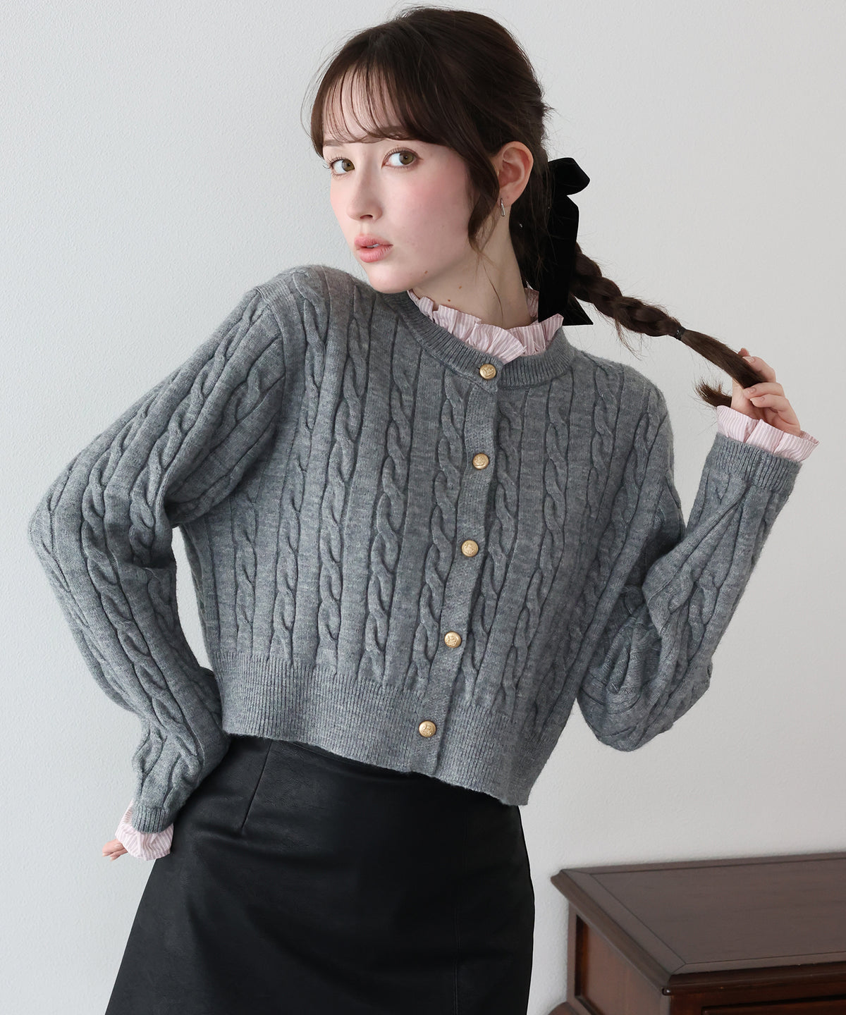 【早割5％OFF】フリルシャツケーブルニットカーディガン