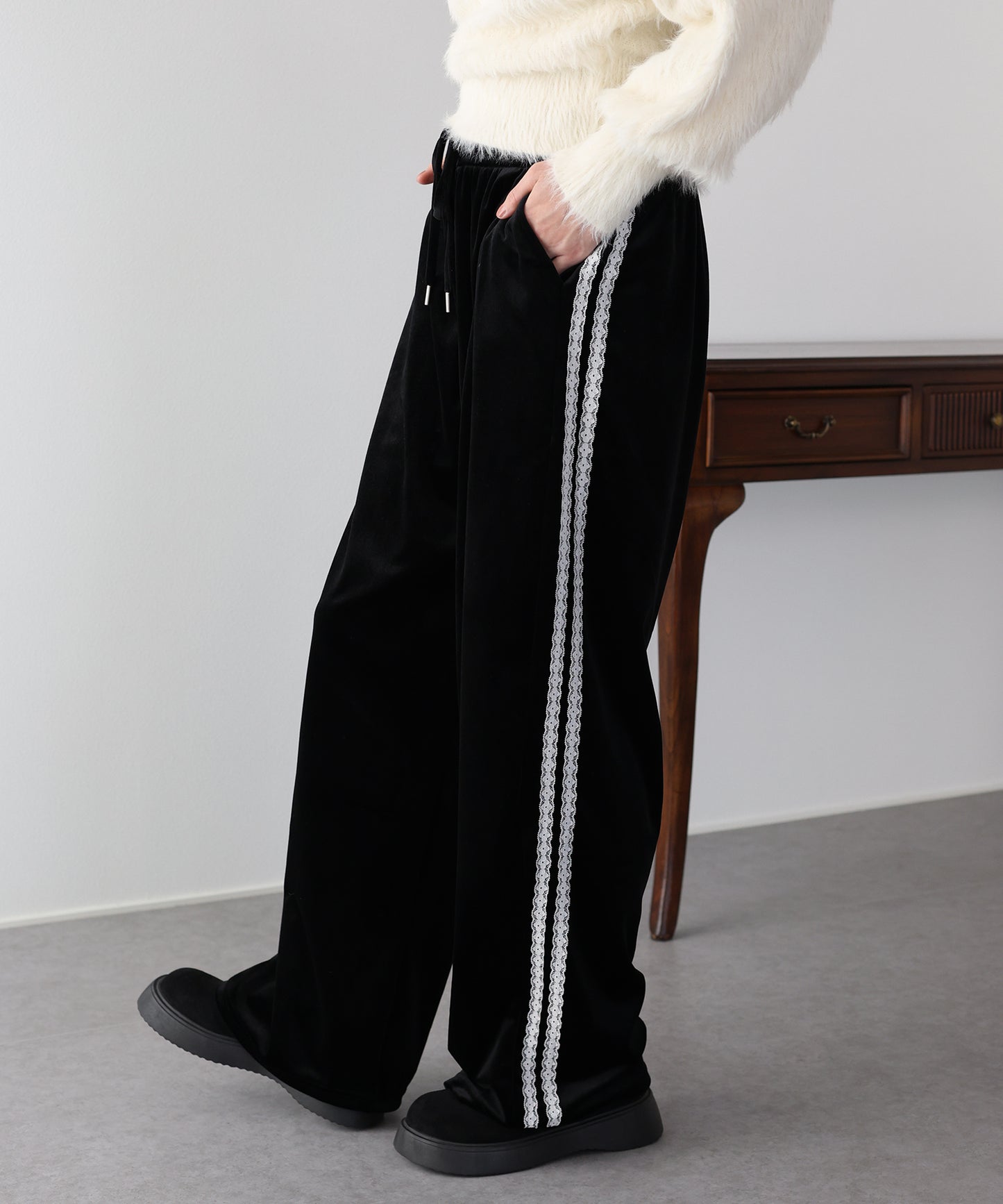【早割5％OFF】サイドレースベロアパンツ