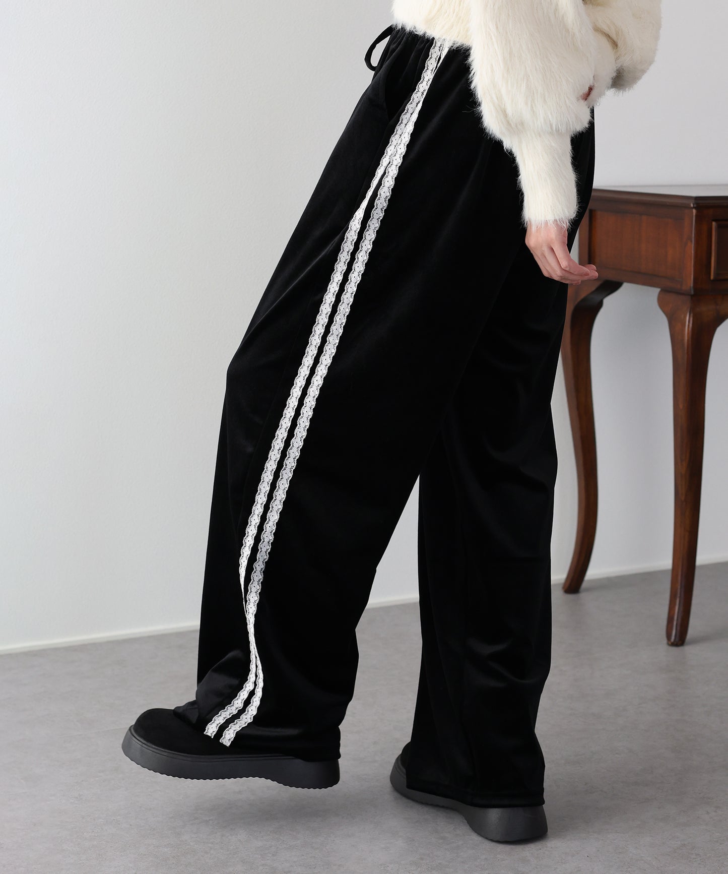 【早割5％OFF】サイドレースベロアパンツ