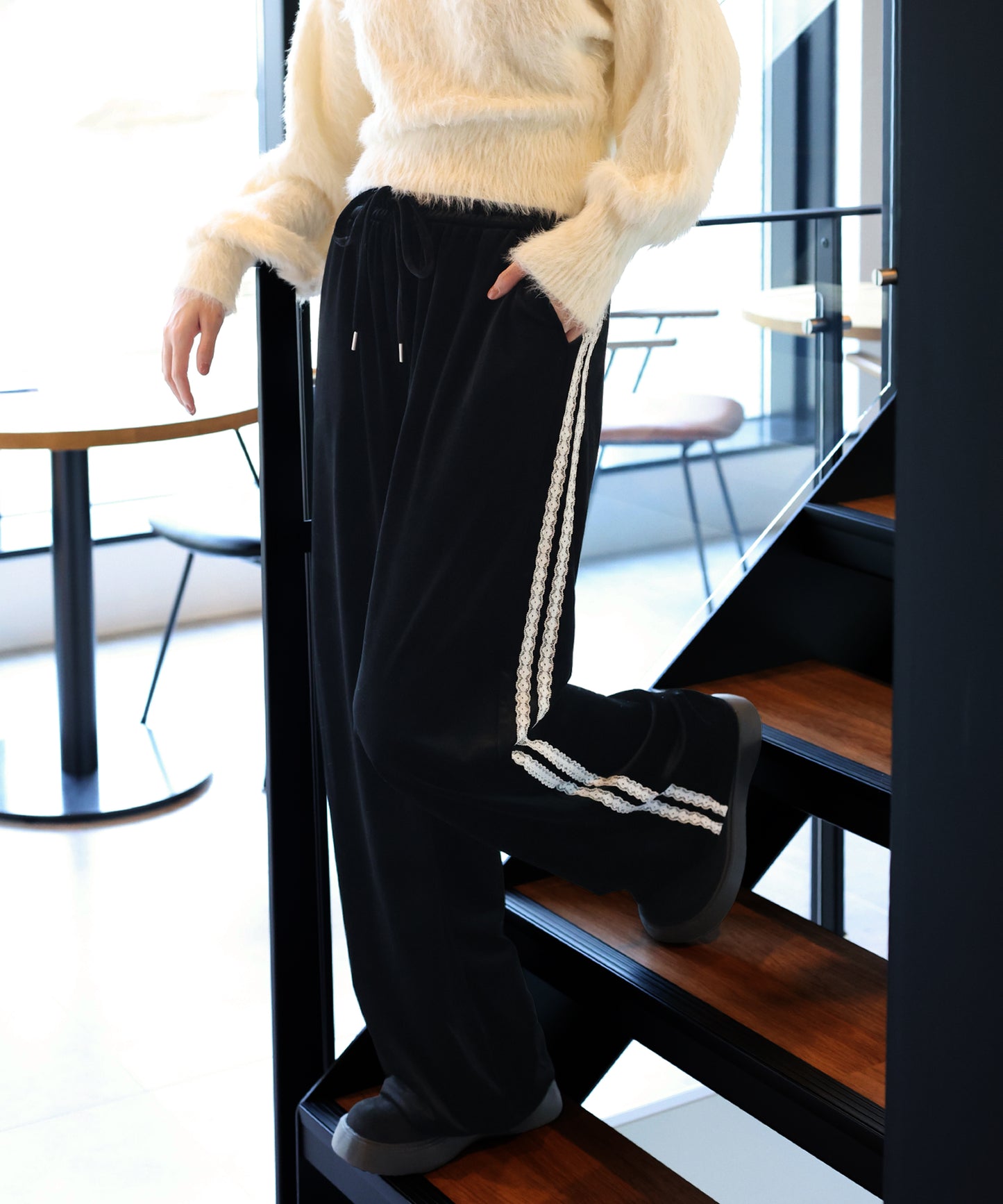 【早割5％OFF】サイドレースベロアパンツ