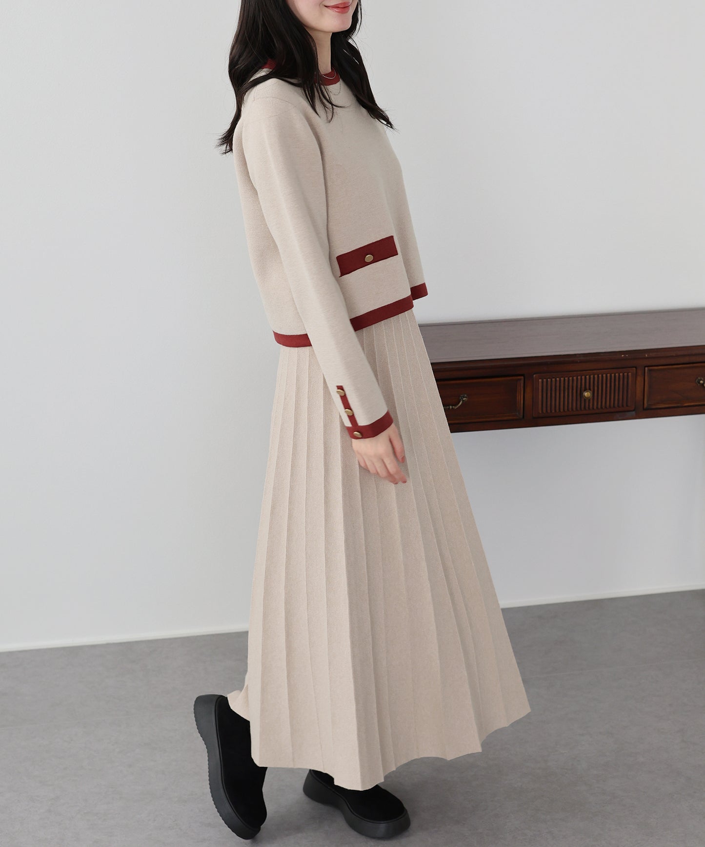 配色ニットプルオーバー＆プリーツスカート