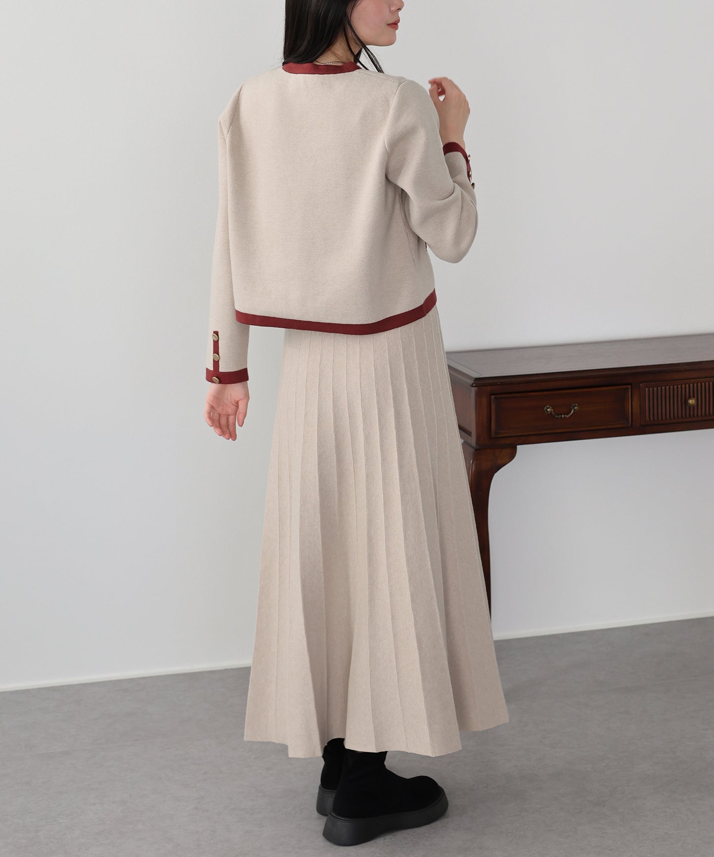 配色ニットプルオーバー＆プリーツスカート