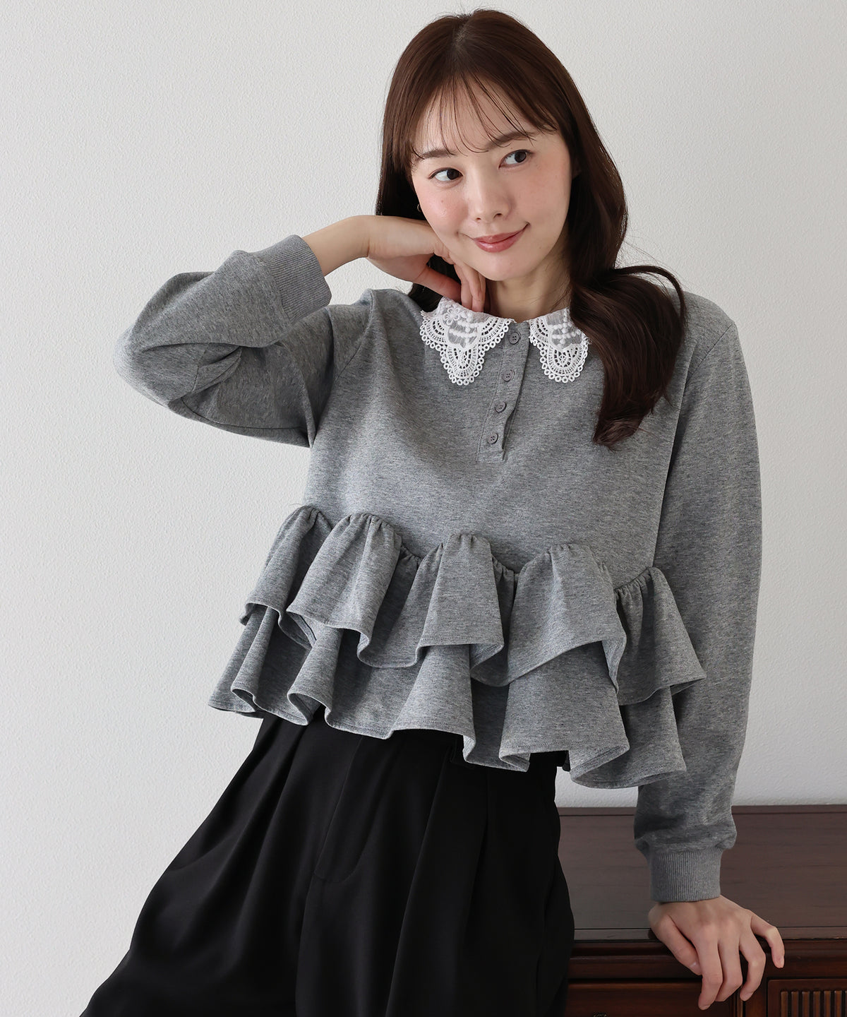 【早割5％OFF】レースカラーフリルヘムカットソー