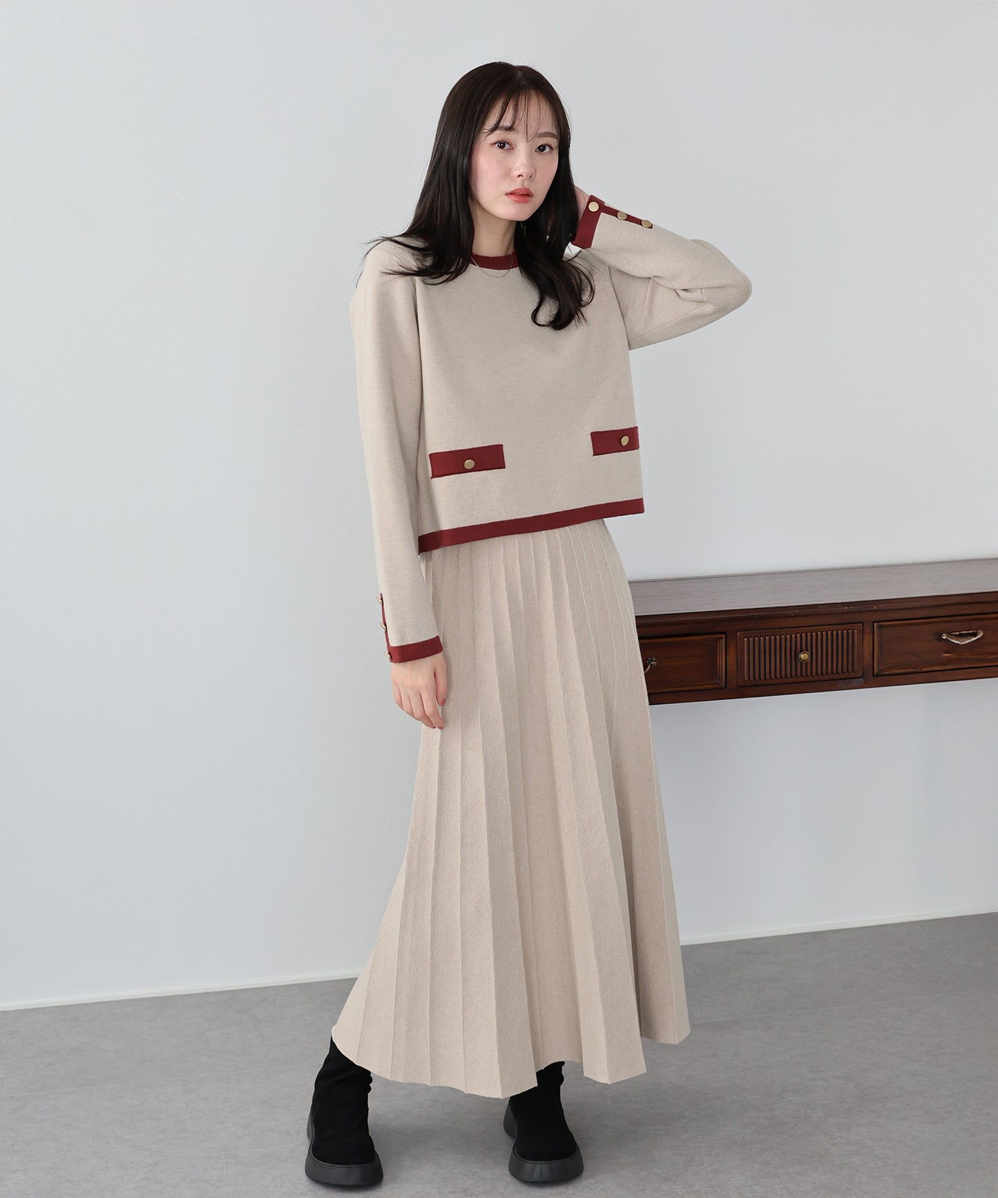 配色ニットプルオーバー＆プリーツスカート