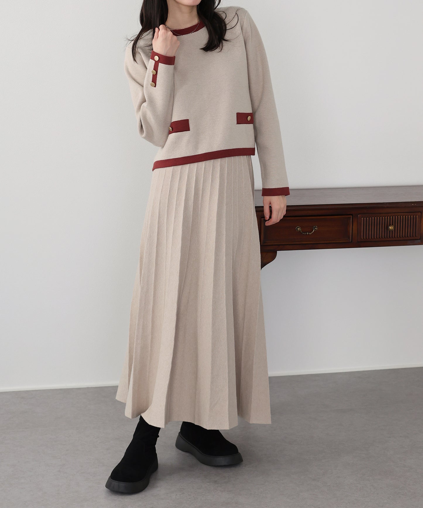 配色ニットプルオーバー＆プリーツスカート