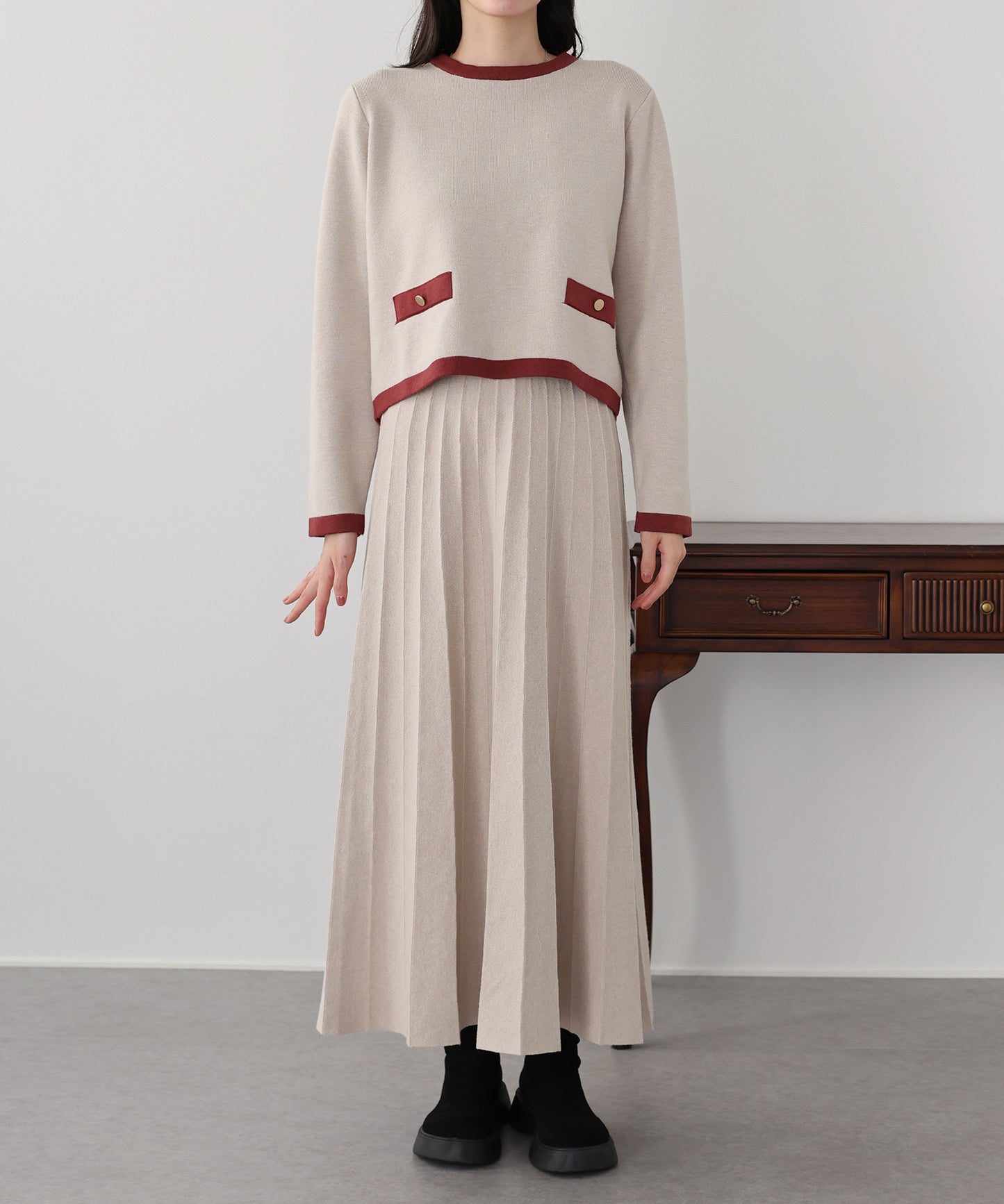 配色ニットプルオーバー＆プリーツスカート