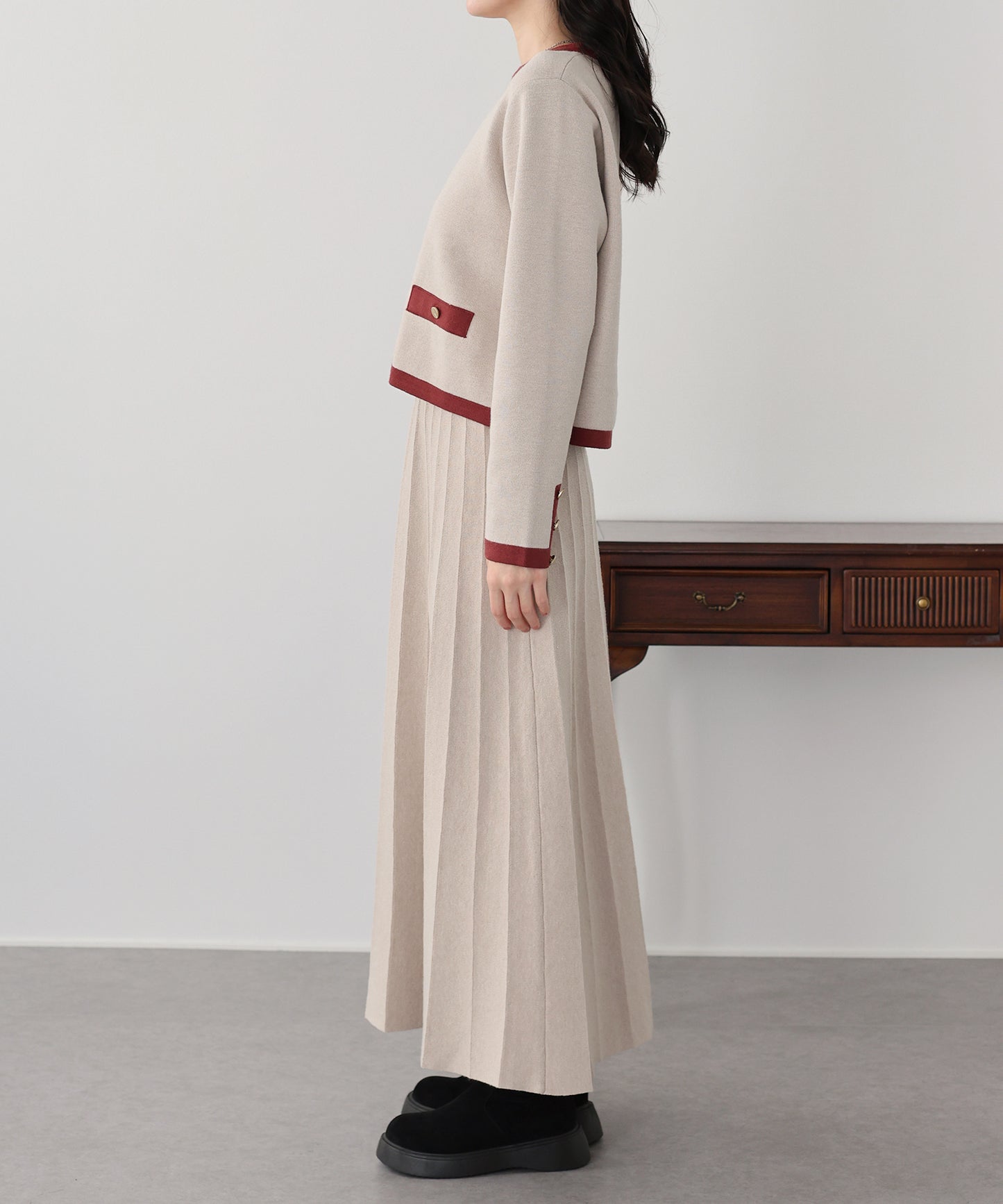 配色ニットプルオーバー＆プリーツスカート