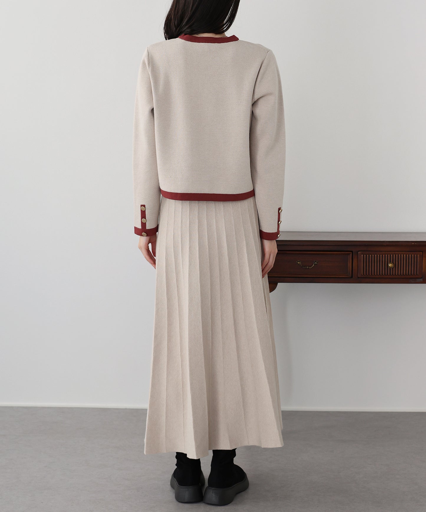 配色ニットプルオーバー＆プリーツスカート