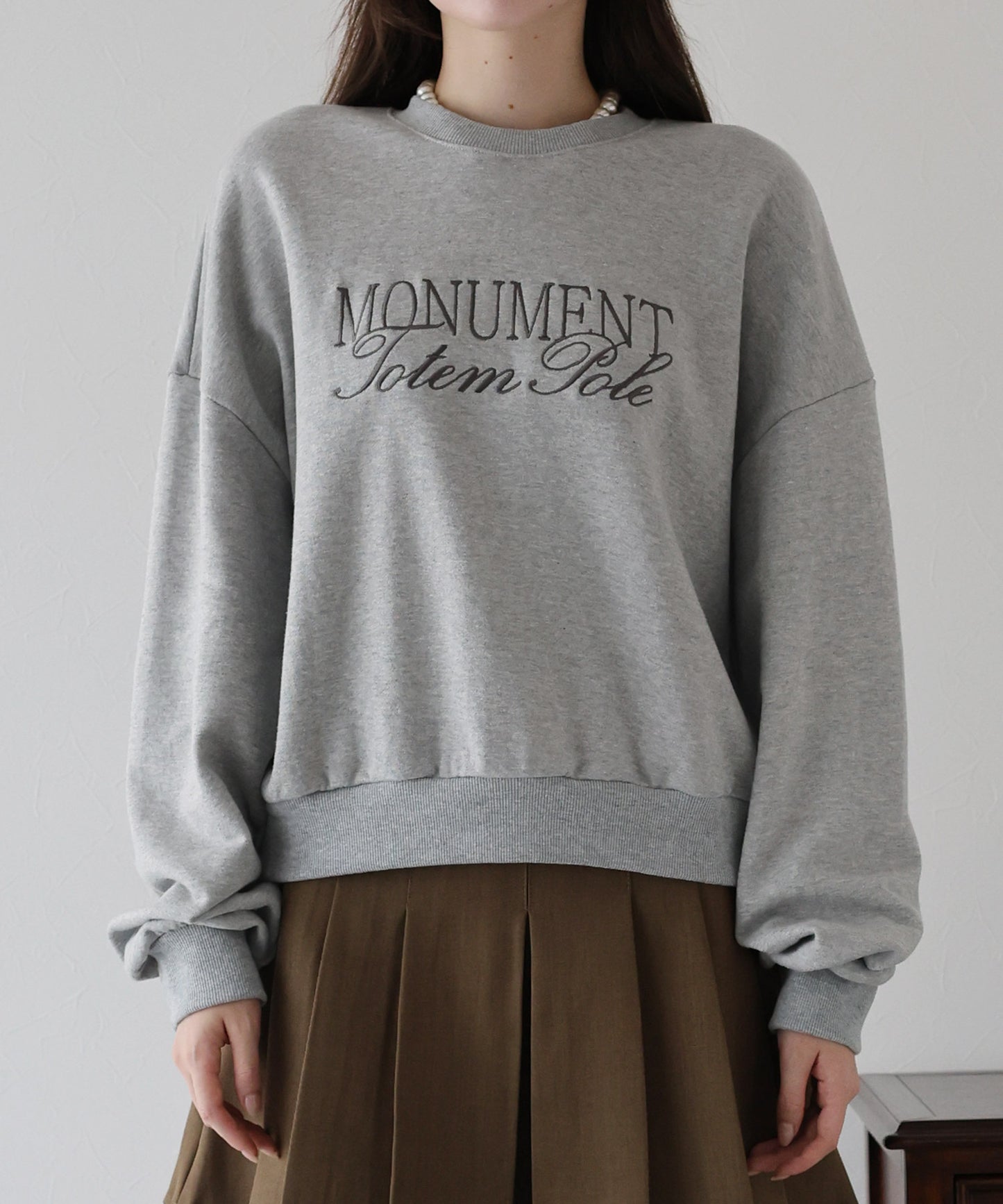 【TIME SALE】レタリング刺繍ショート丈スウェット